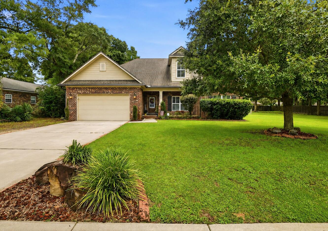 COUNTRY CLUB ESTATES - Residential