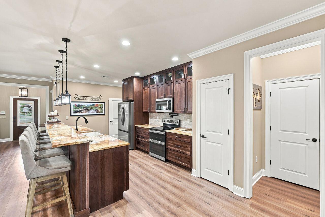COUNTRY CLUB ESTATES - Residential