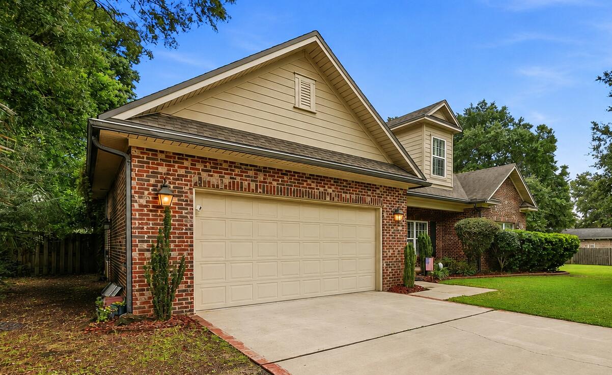 COUNTRY CLUB ESTATES - Residential