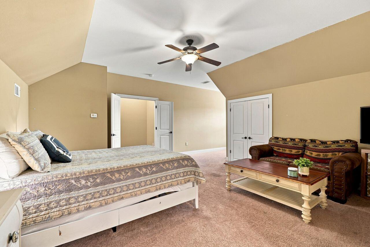 COUNTRY CLUB ESTATES - Residential