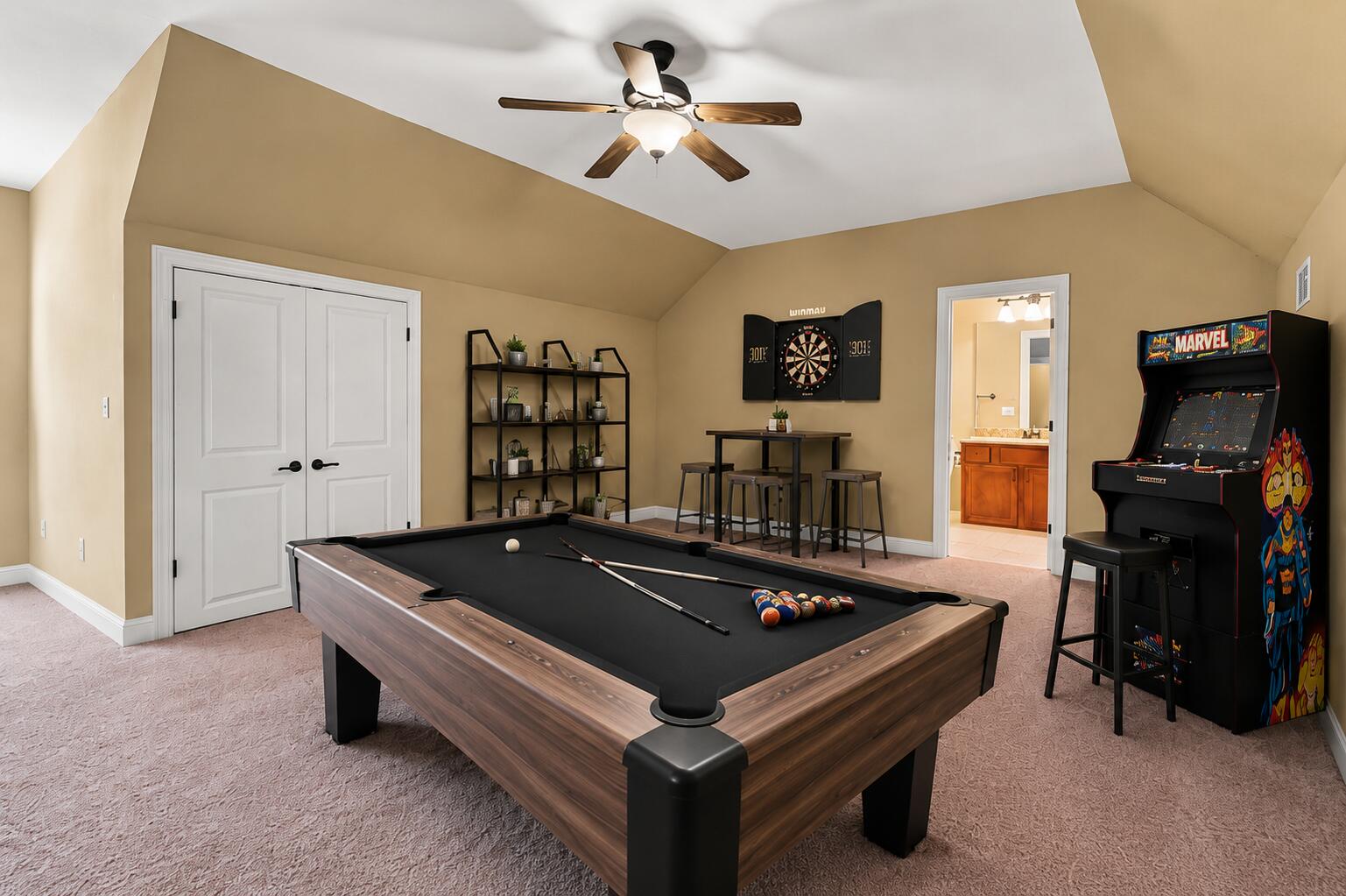 COUNTRY CLUB ESTATES - Residential