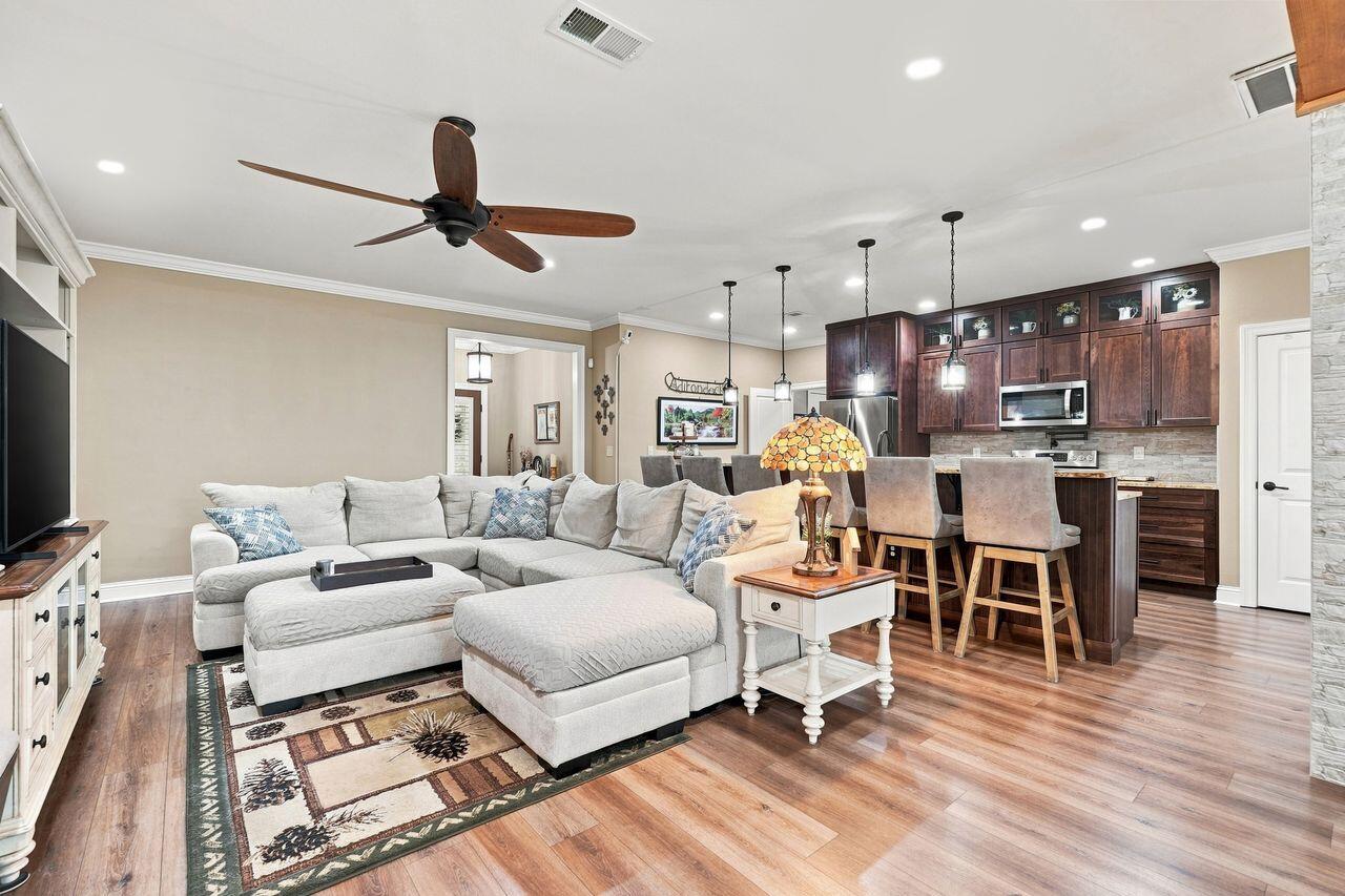 COUNTRY CLUB ESTATES - Residential