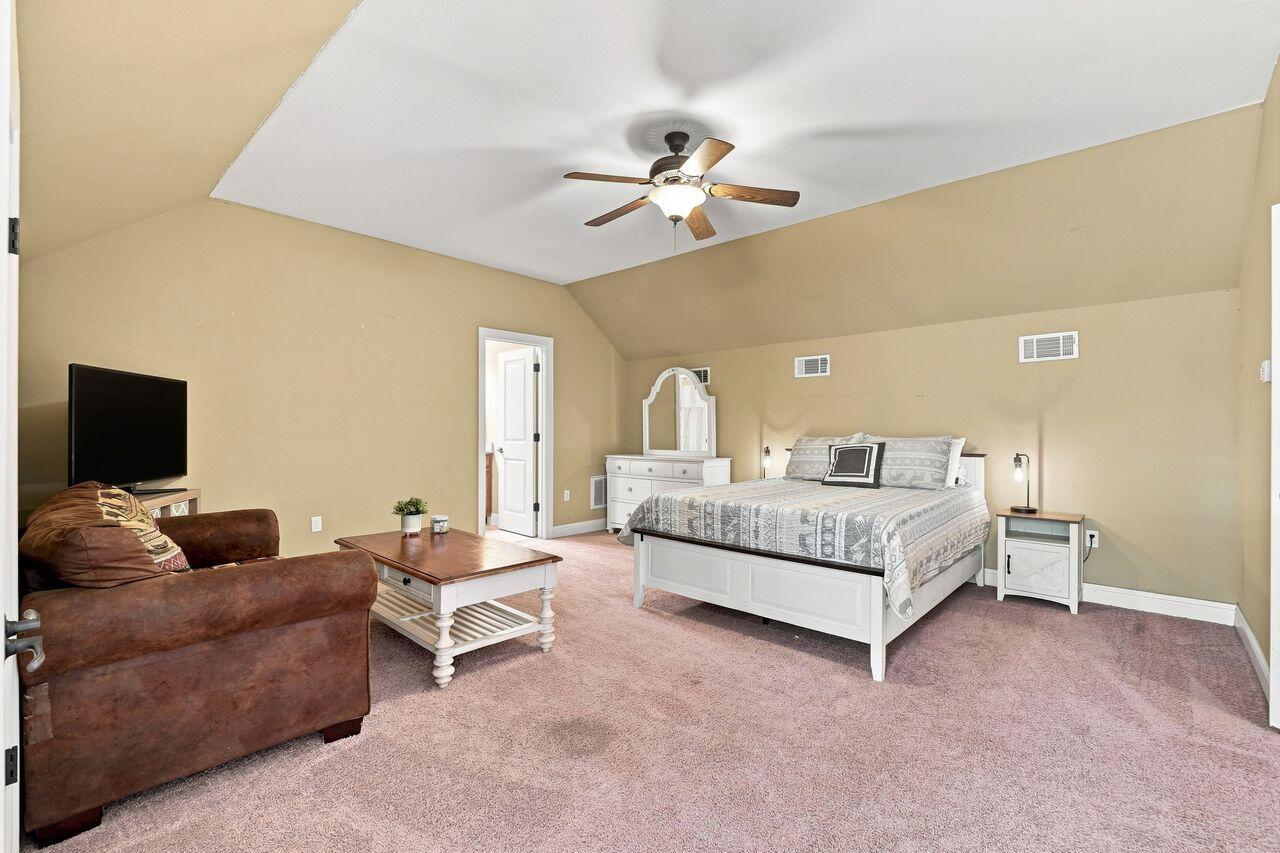 COUNTRY CLUB ESTATES - Residential