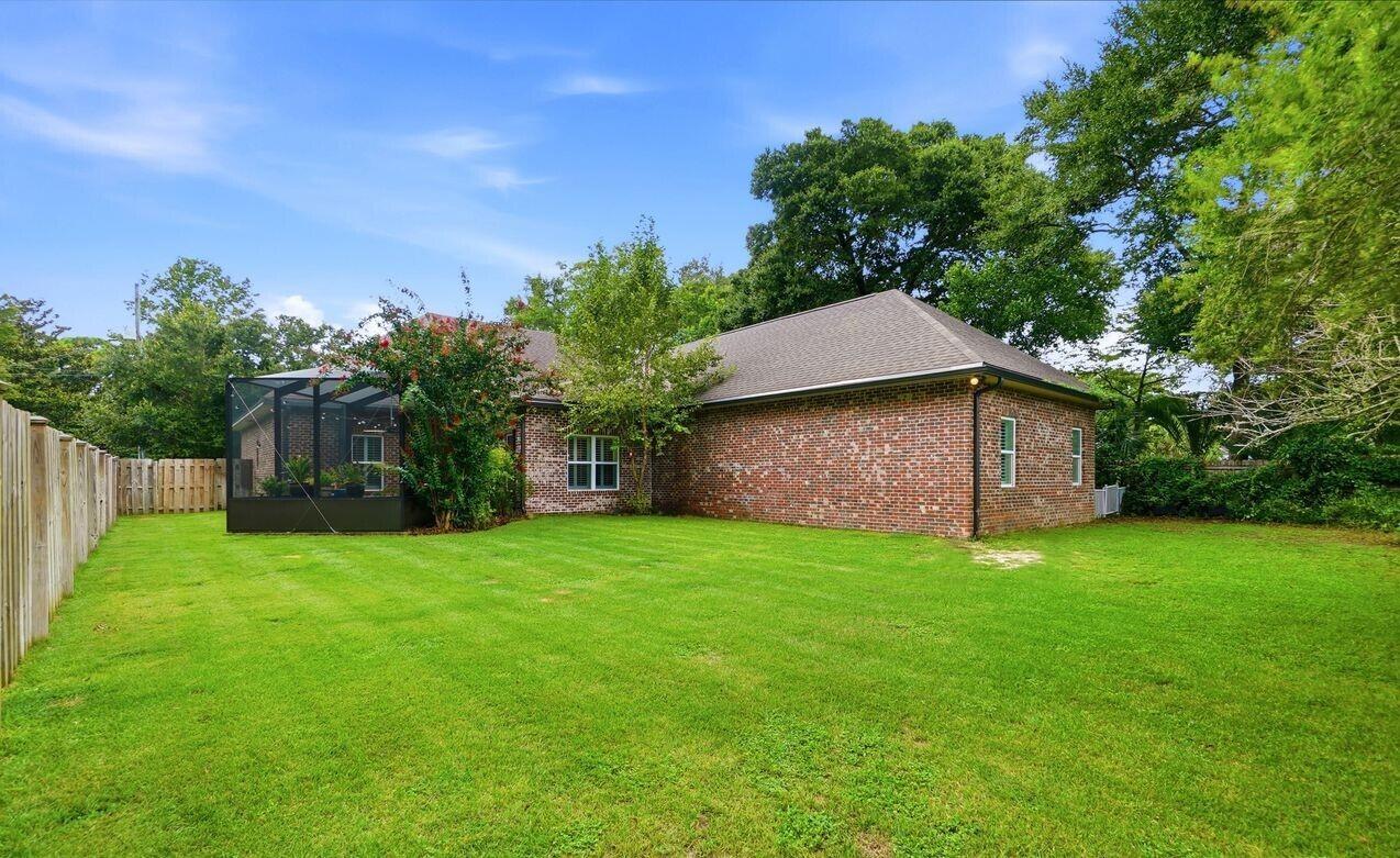COUNTRY CLUB ESTATES - Residential