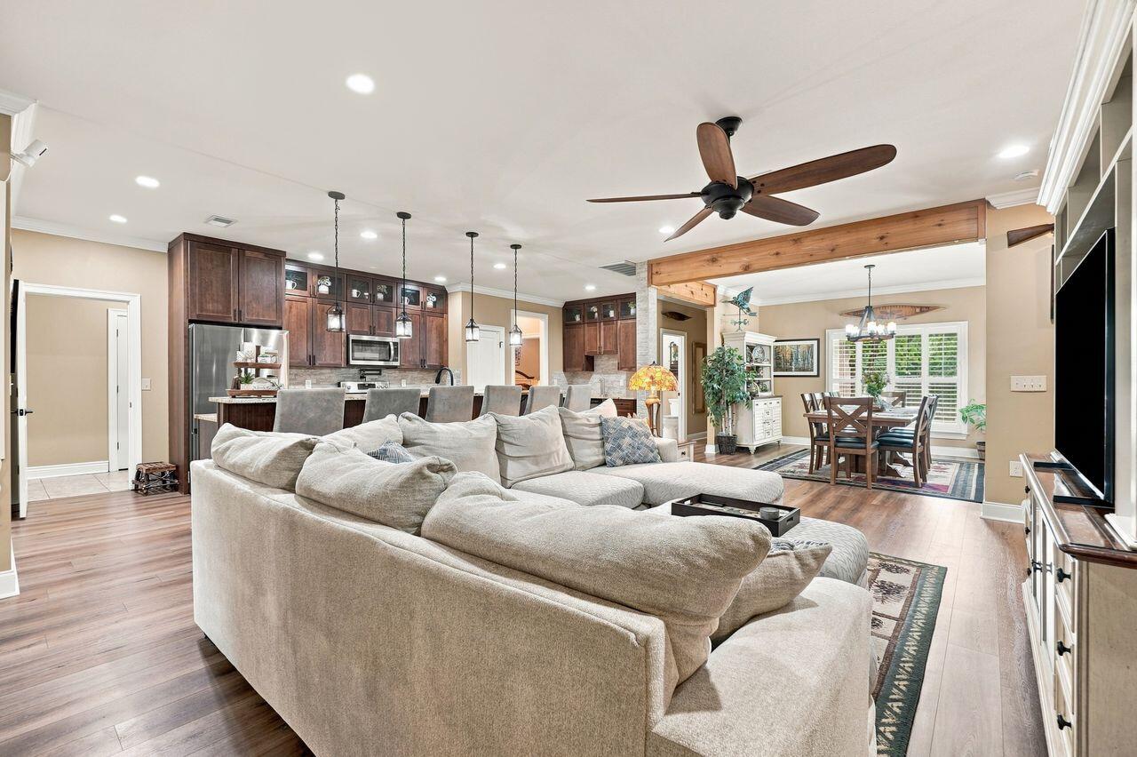 COUNTRY CLUB ESTATES - Residential