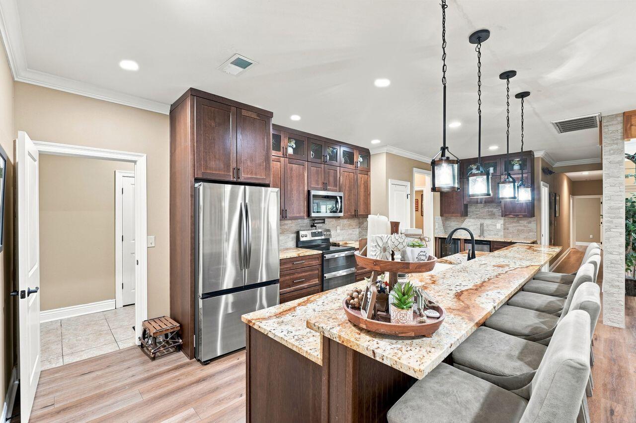 COUNTRY CLUB ESTATES - Residential