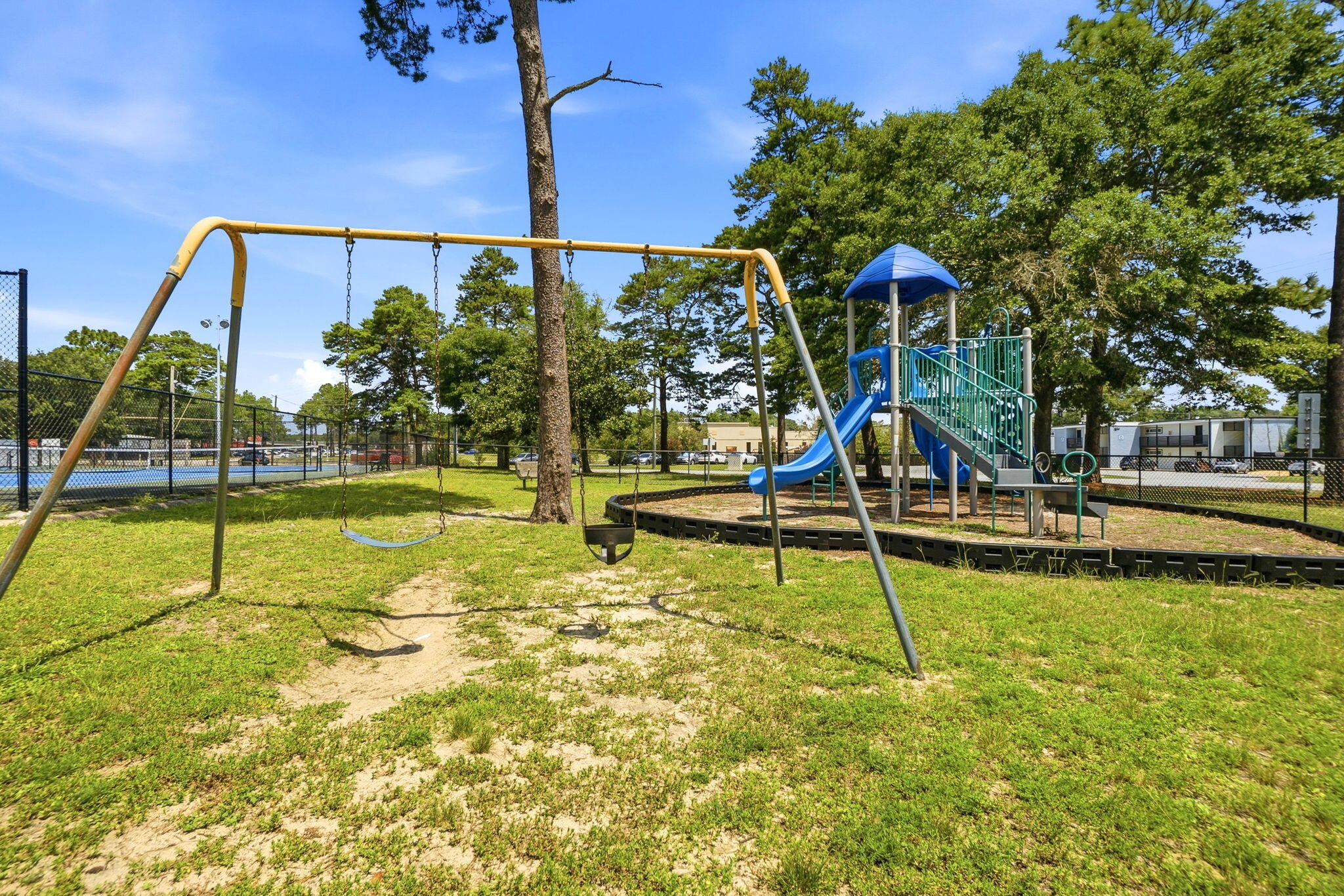 COUNTRY CLUB ESTATES - Residential