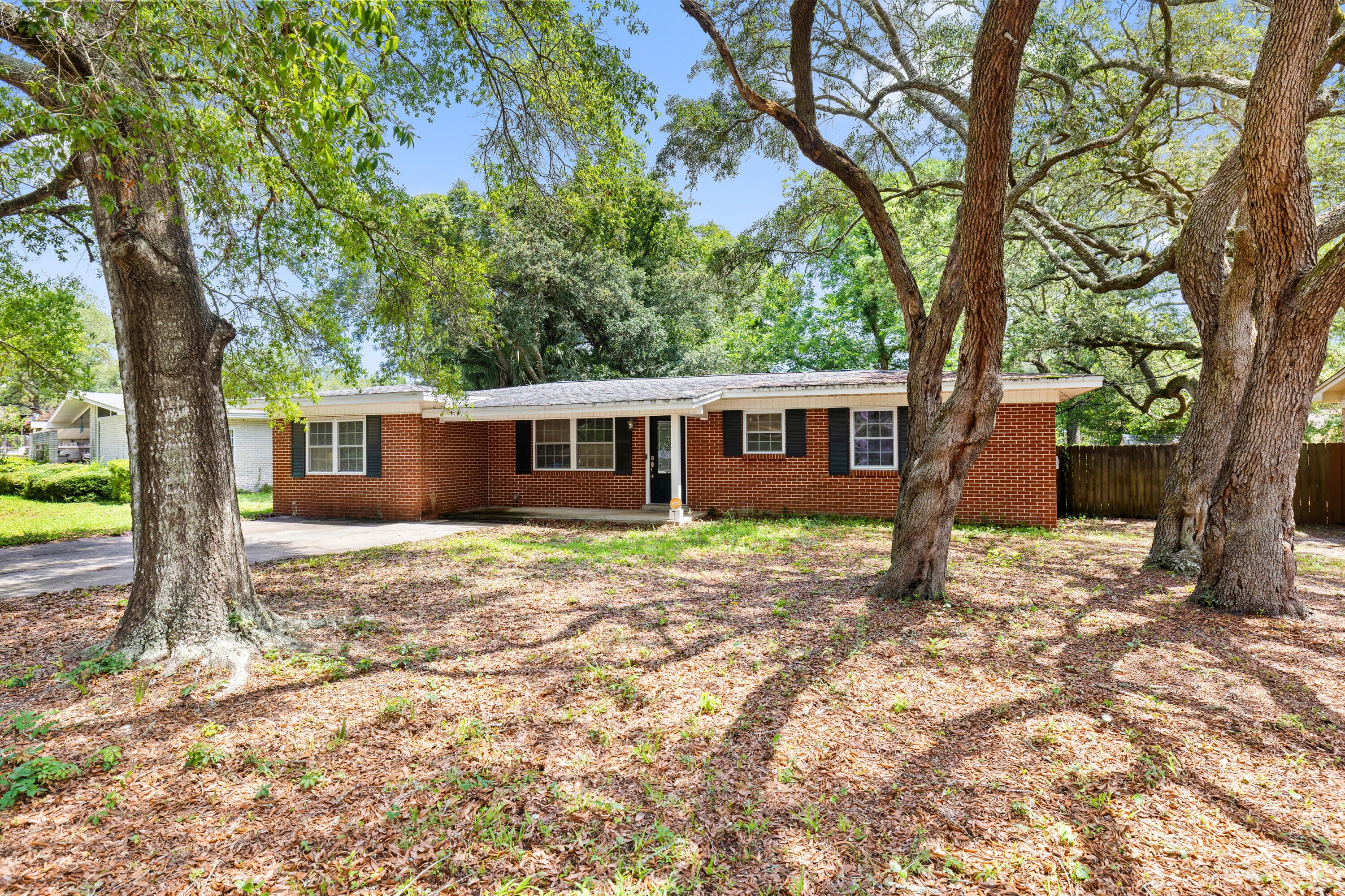 COLONY ESTATES - Residential Lease