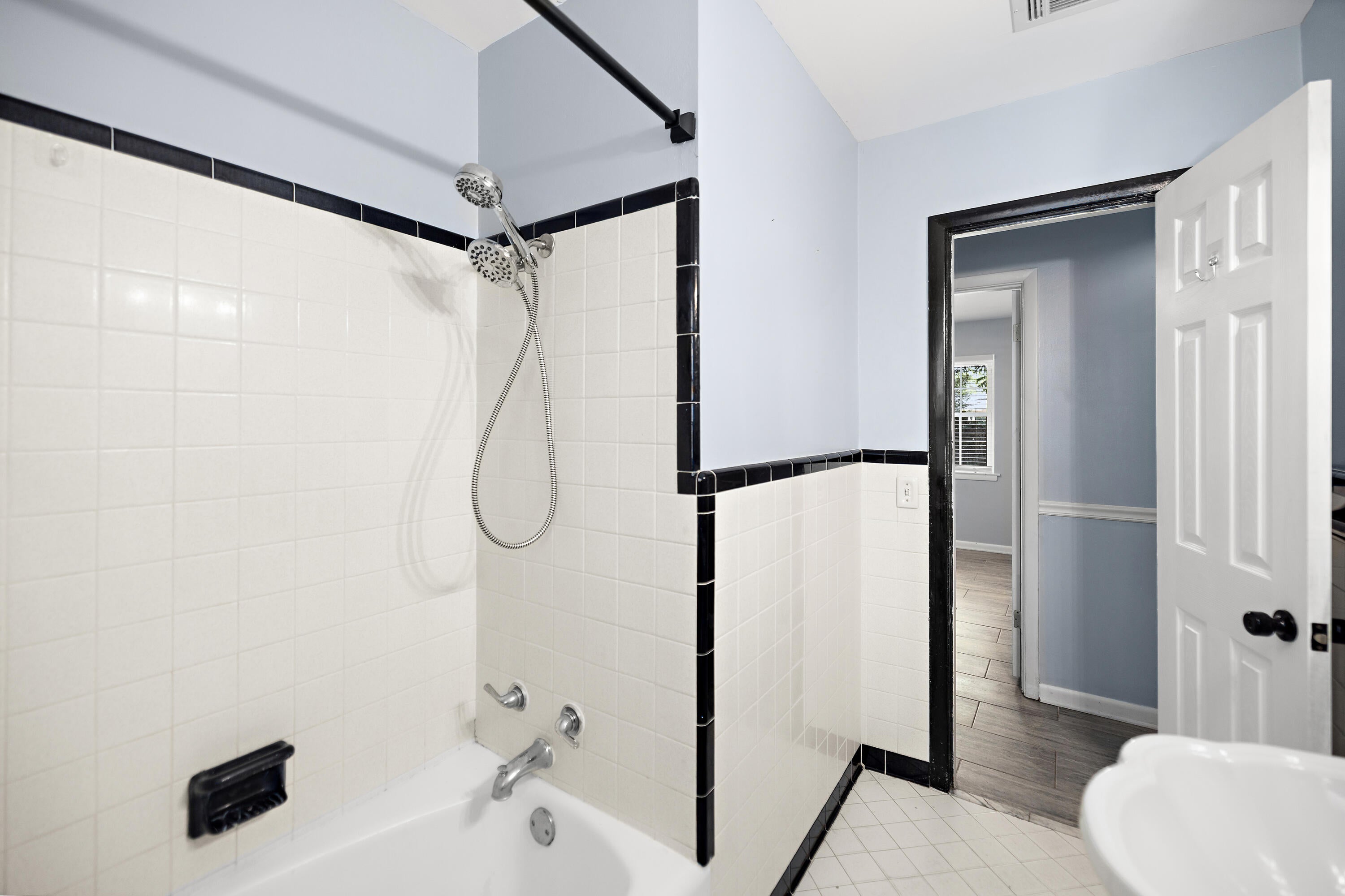 COLONY ESTATES - Residential Lease