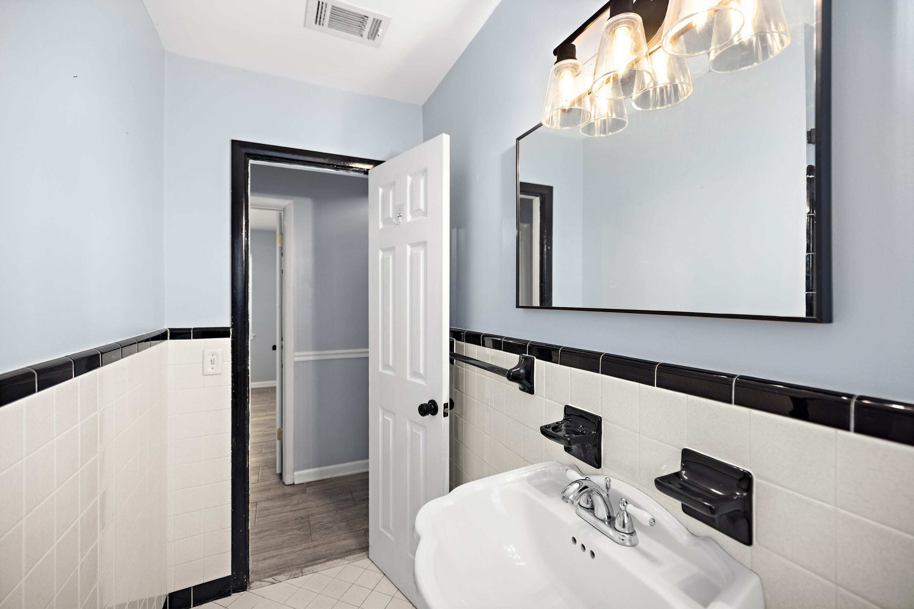 COLONY ESTATES - Residential Lease
