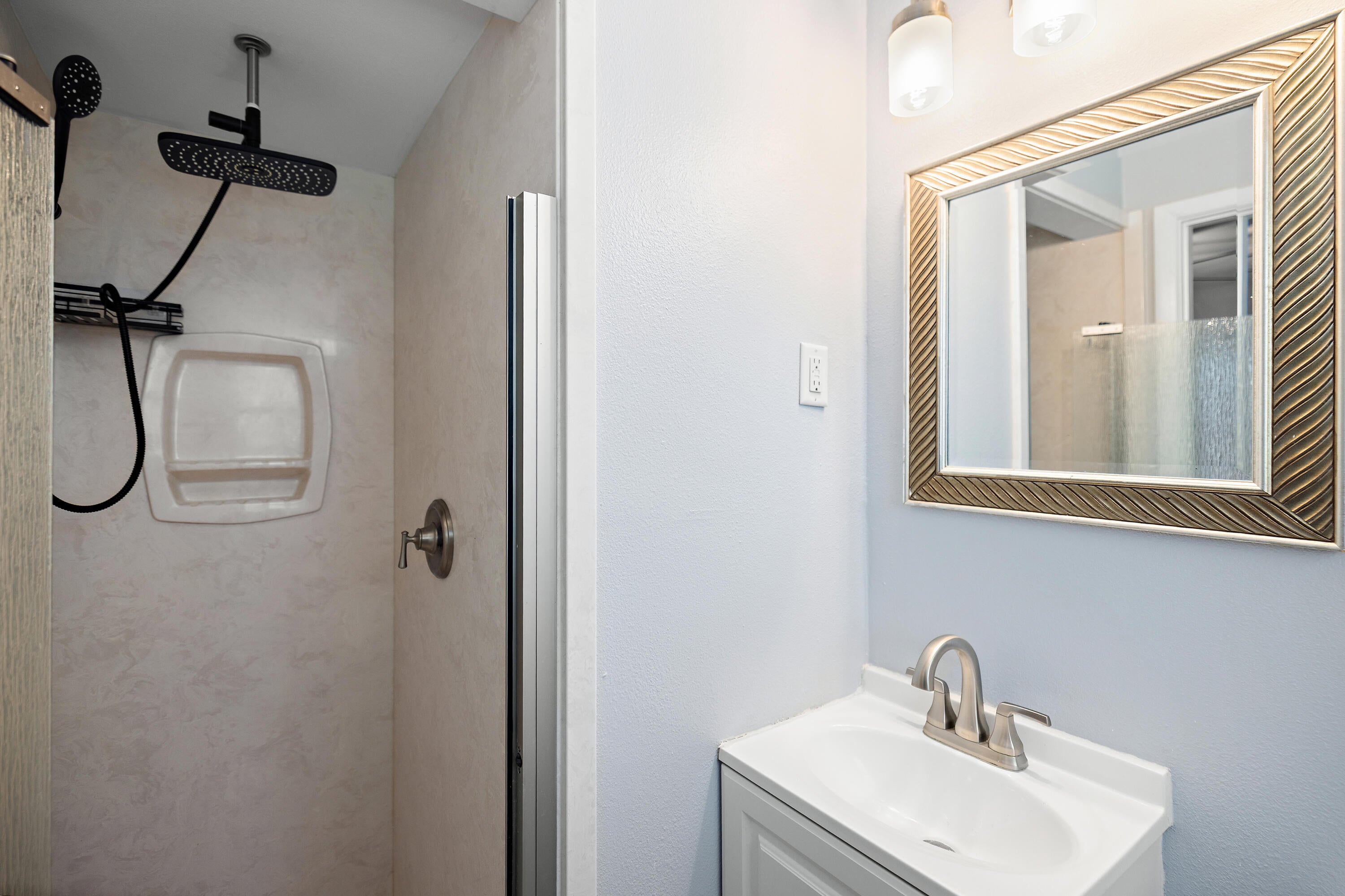 COLONY ESTATES - Residential Lease