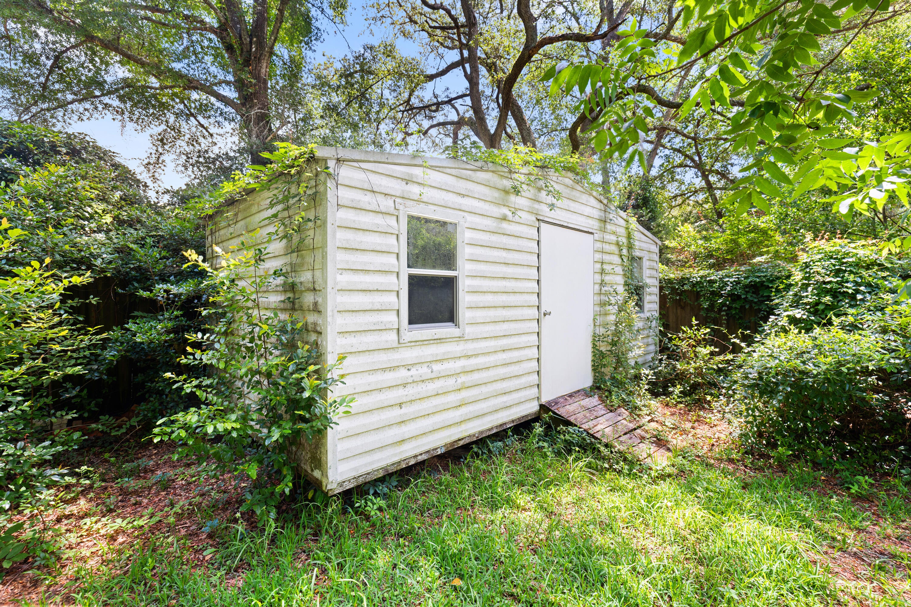 COLONY ESTATES - Residential Lease