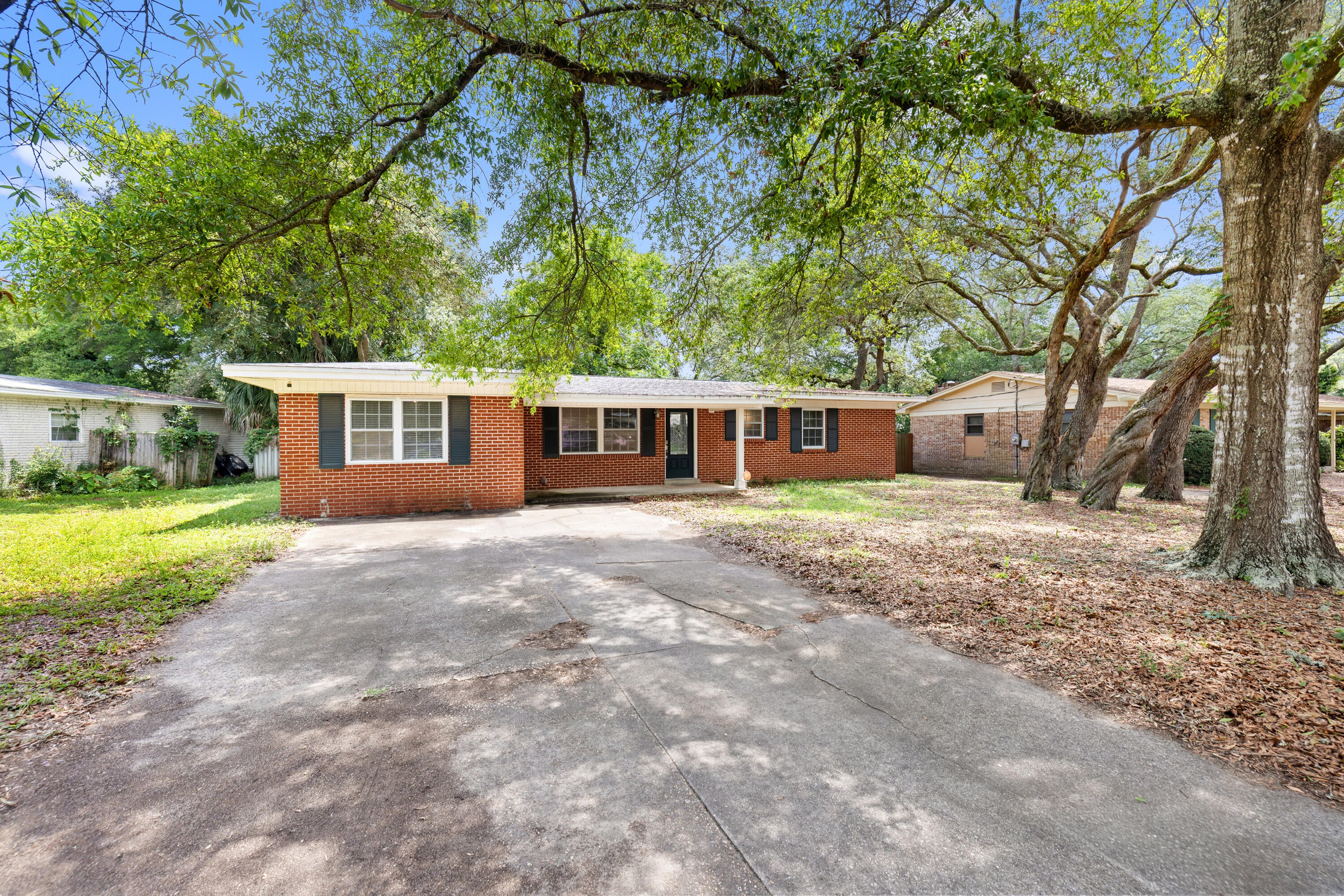 COLONY ESTATES - Residential Lease