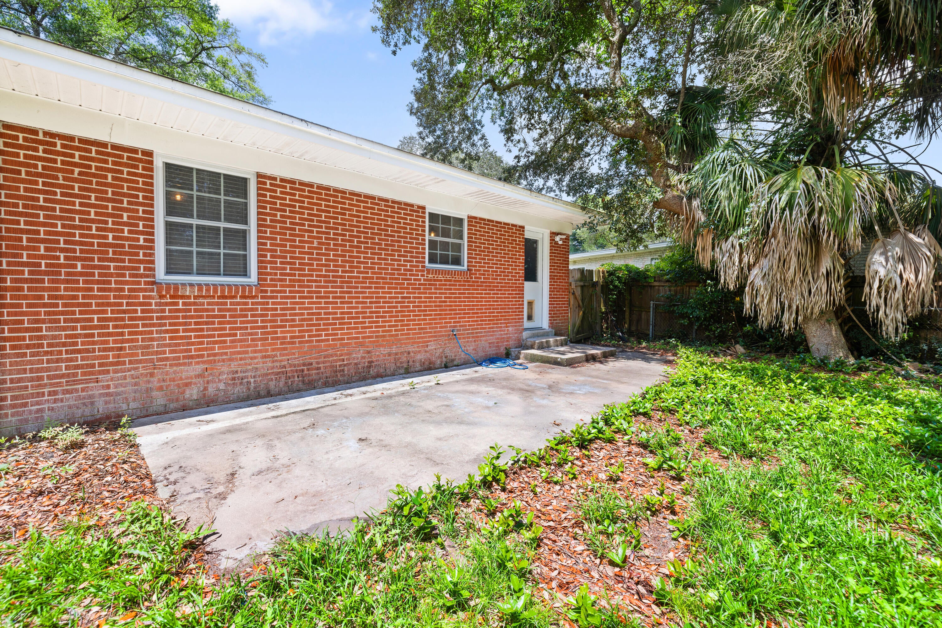 COLONY ESTATES - Residential Lease