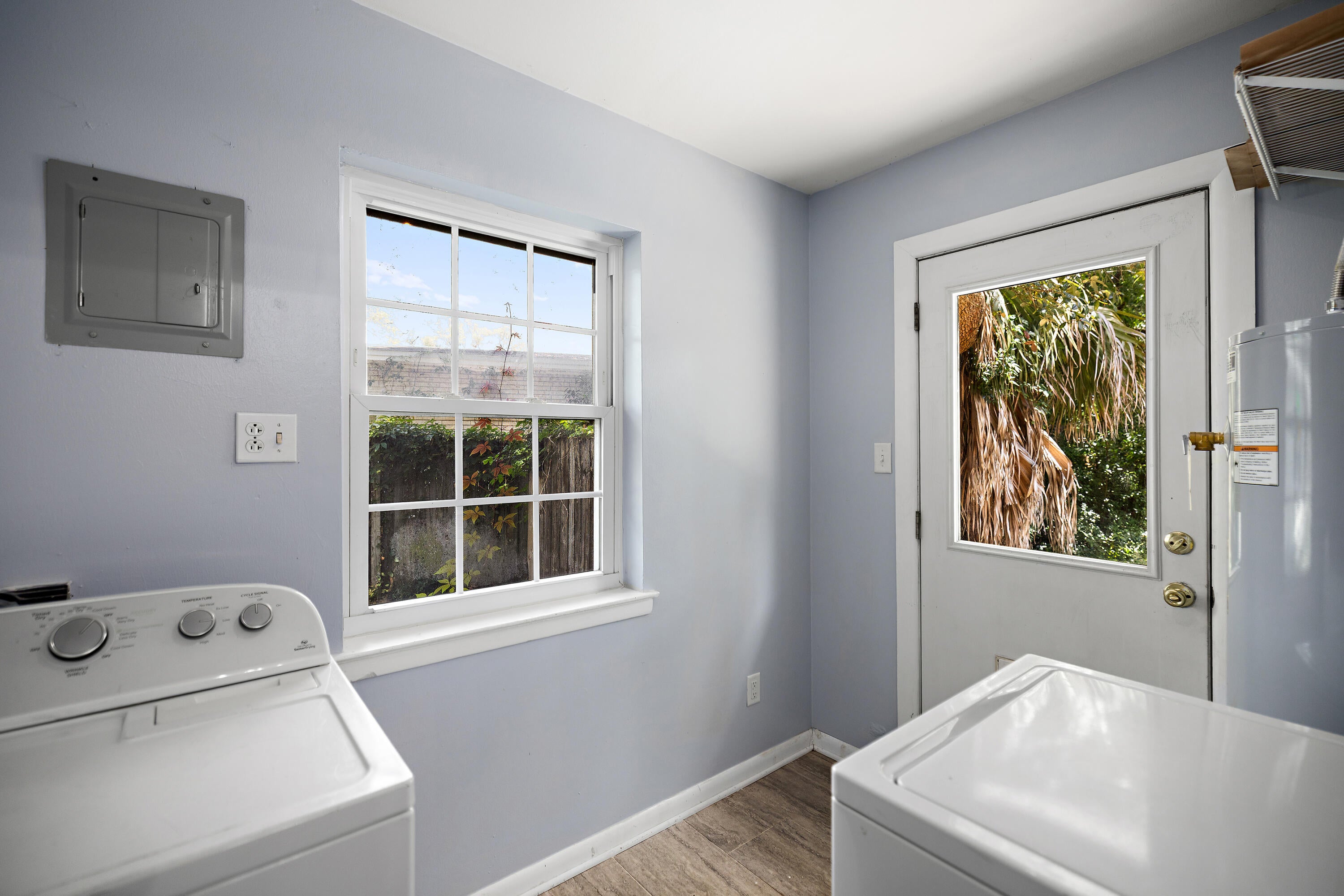 COLONY ESTATES - Residential Lease