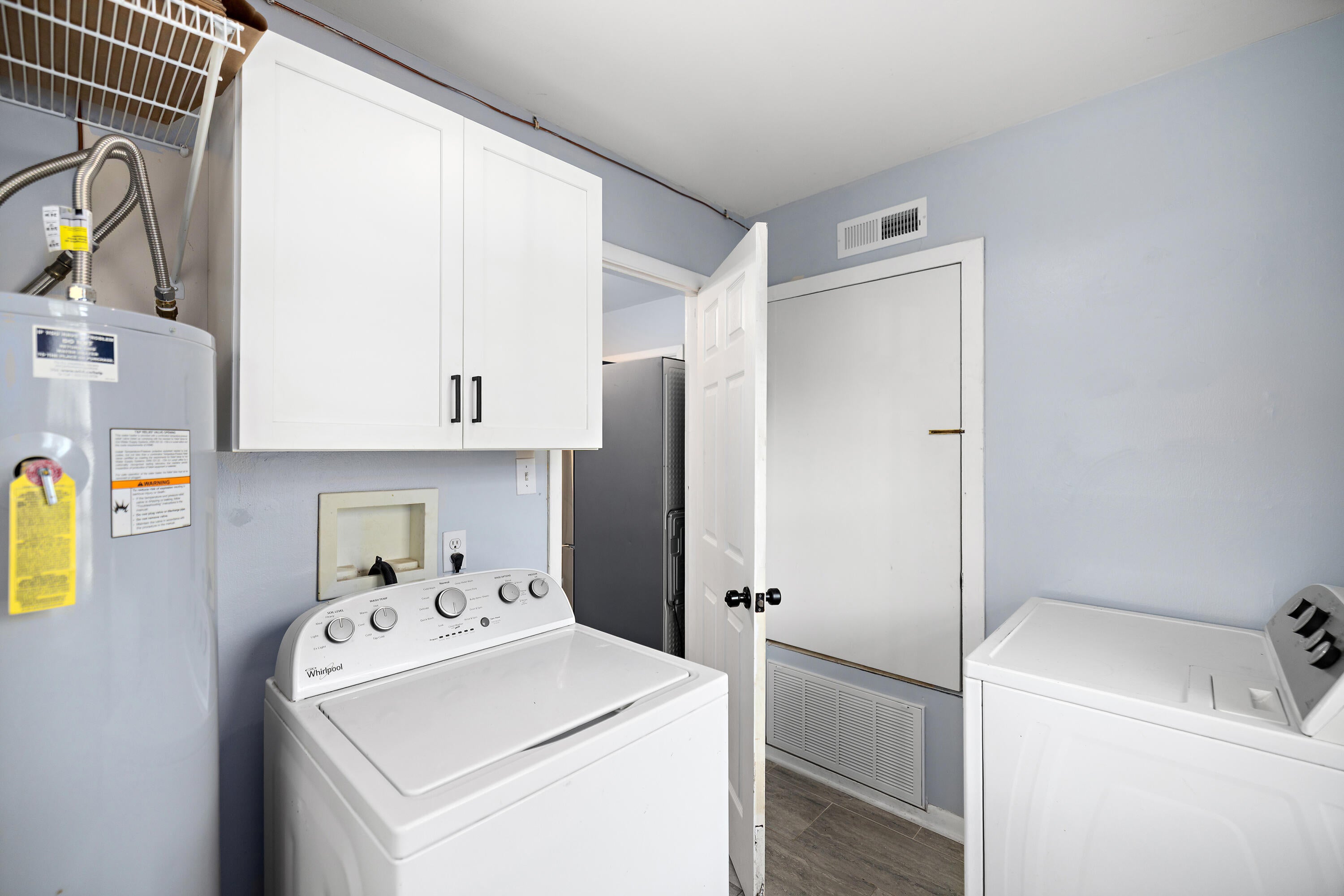 COLONY ESTATES - Residential Lease