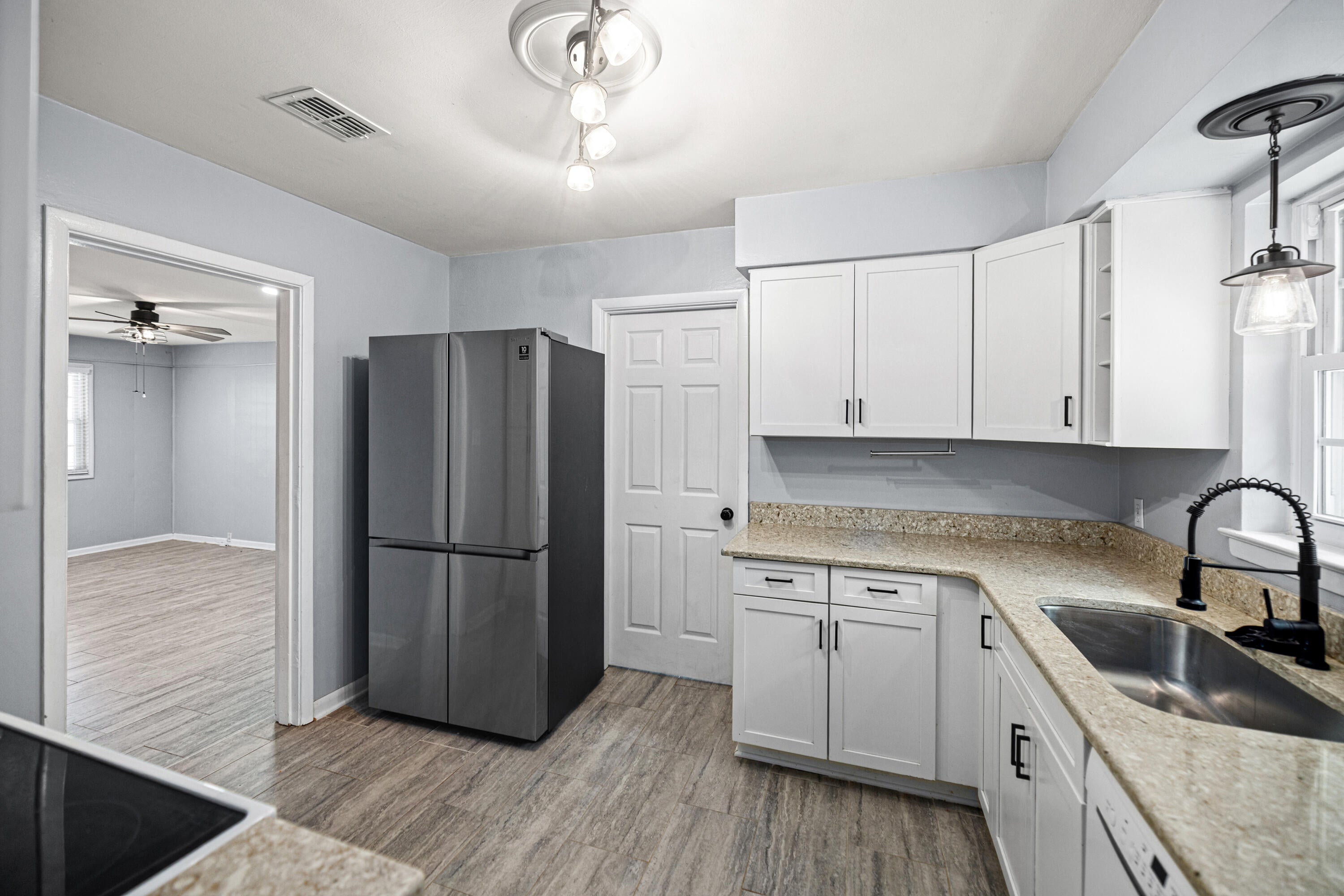 COLONY ESTATES - Residential Lease