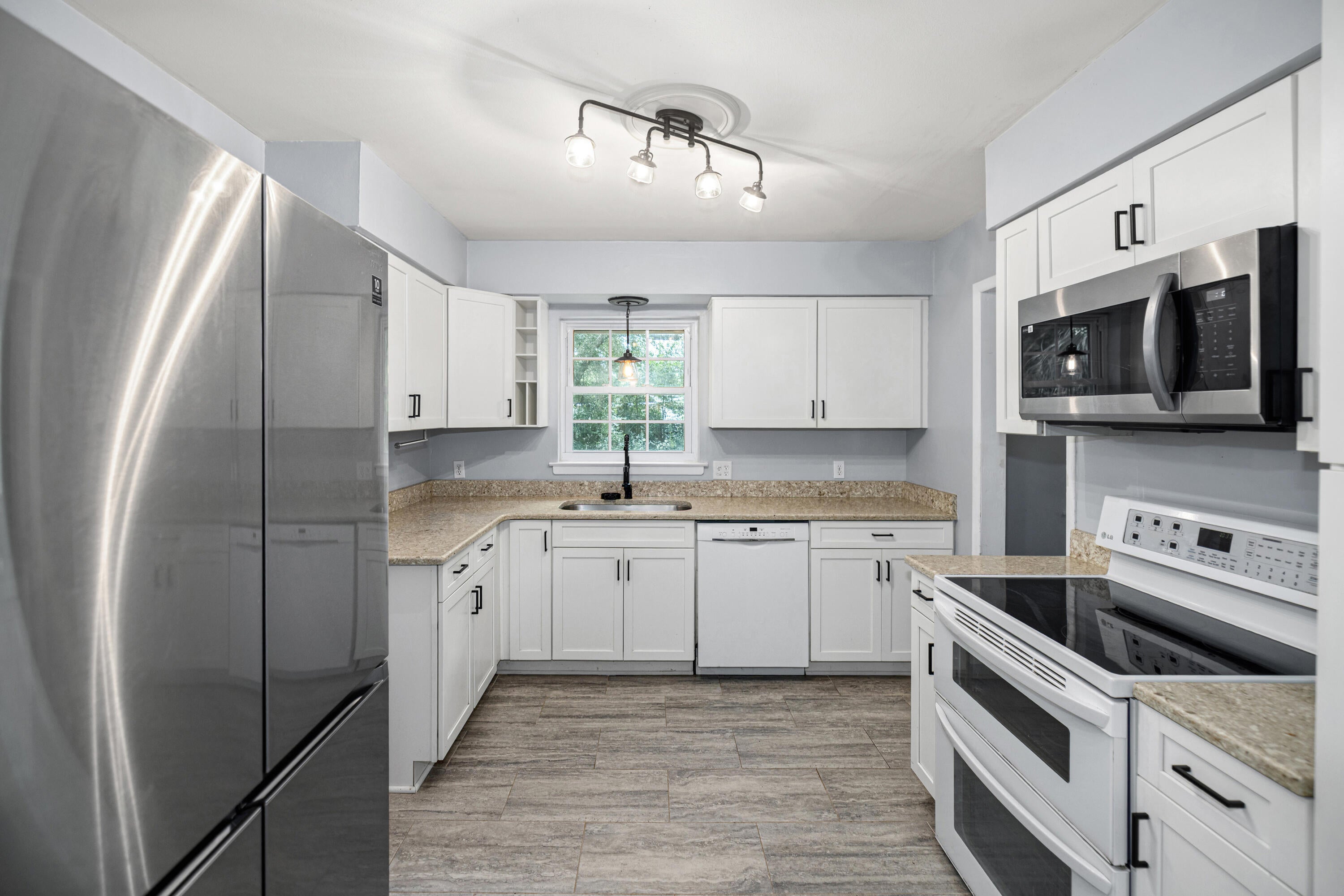 COLONY ESTATES - Residential Lease