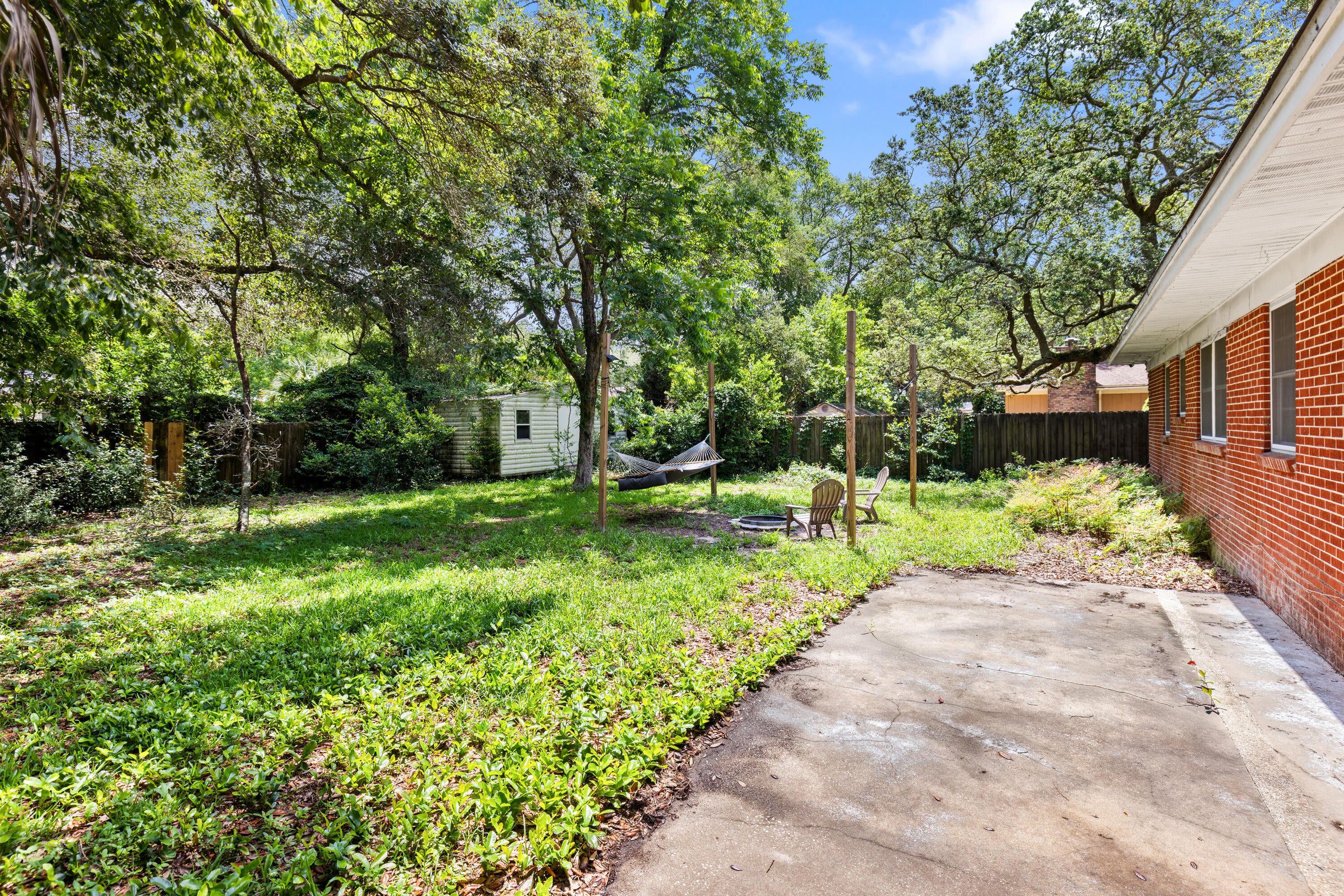 COLONY ESTATES - Residential Lease