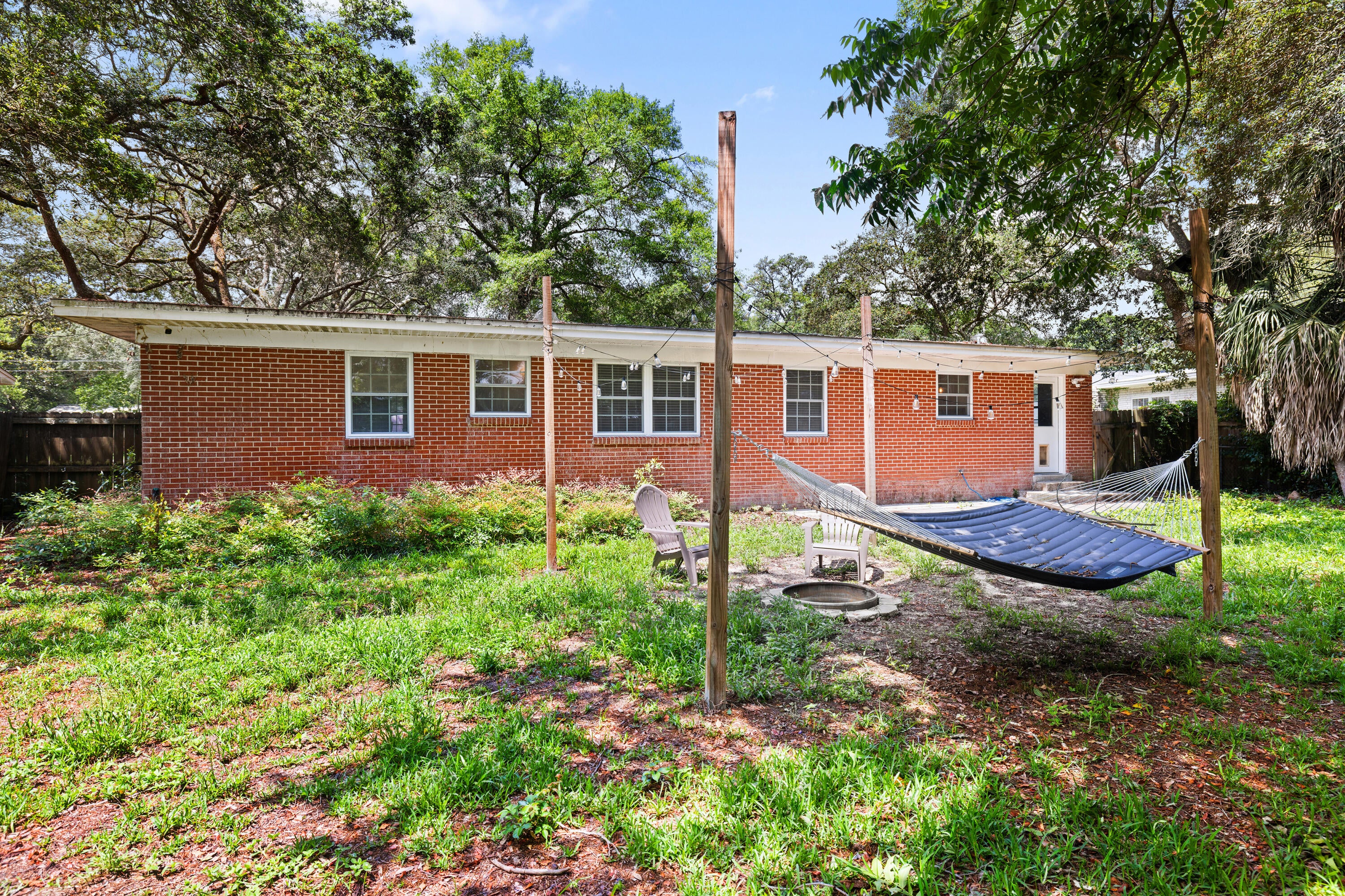 COLONY ESTATES - Residential Lease