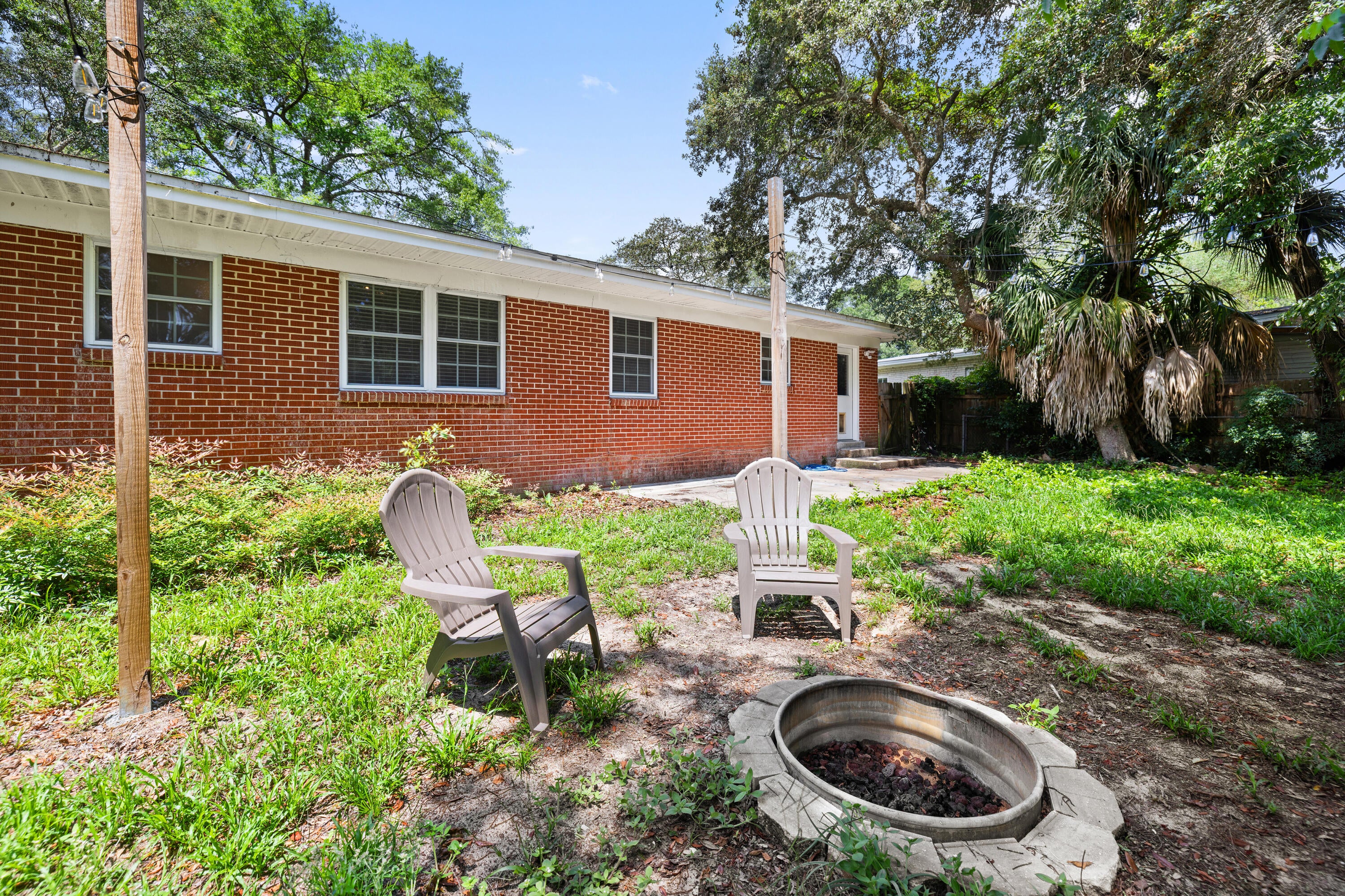 COLONY ESTATES - Residential Lease