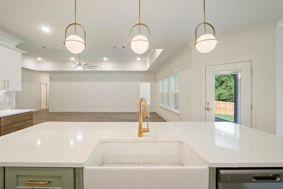ELLIOTTS POINT 8TH ADDN - Residential