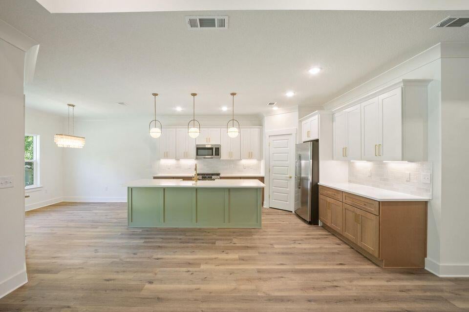 ELLIOTTS POINT 8TH ADDN - Residential