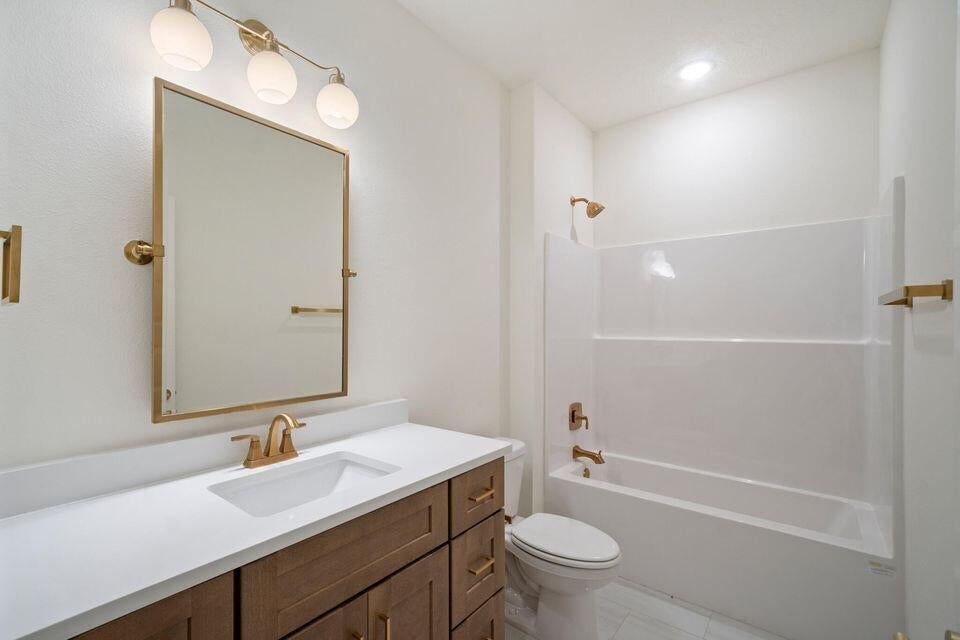 ELLIOTTS POINT 8TH ADDN - Residential