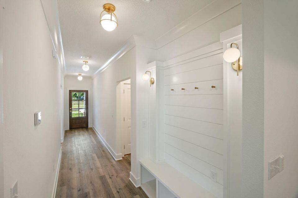 ELLIOTTS POINT 8TH ADDN - Residential
