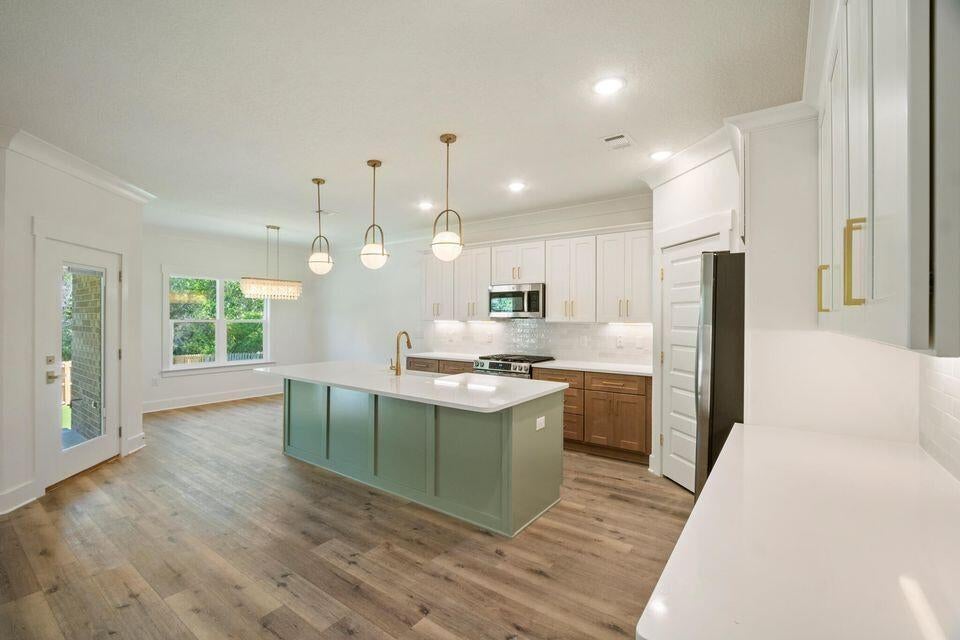 ELLIOTTS POINT 8TH ADDN - Residential
