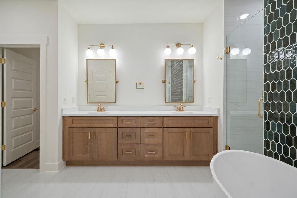 ELLIOTTS POINT 8TH ADDN - Residential