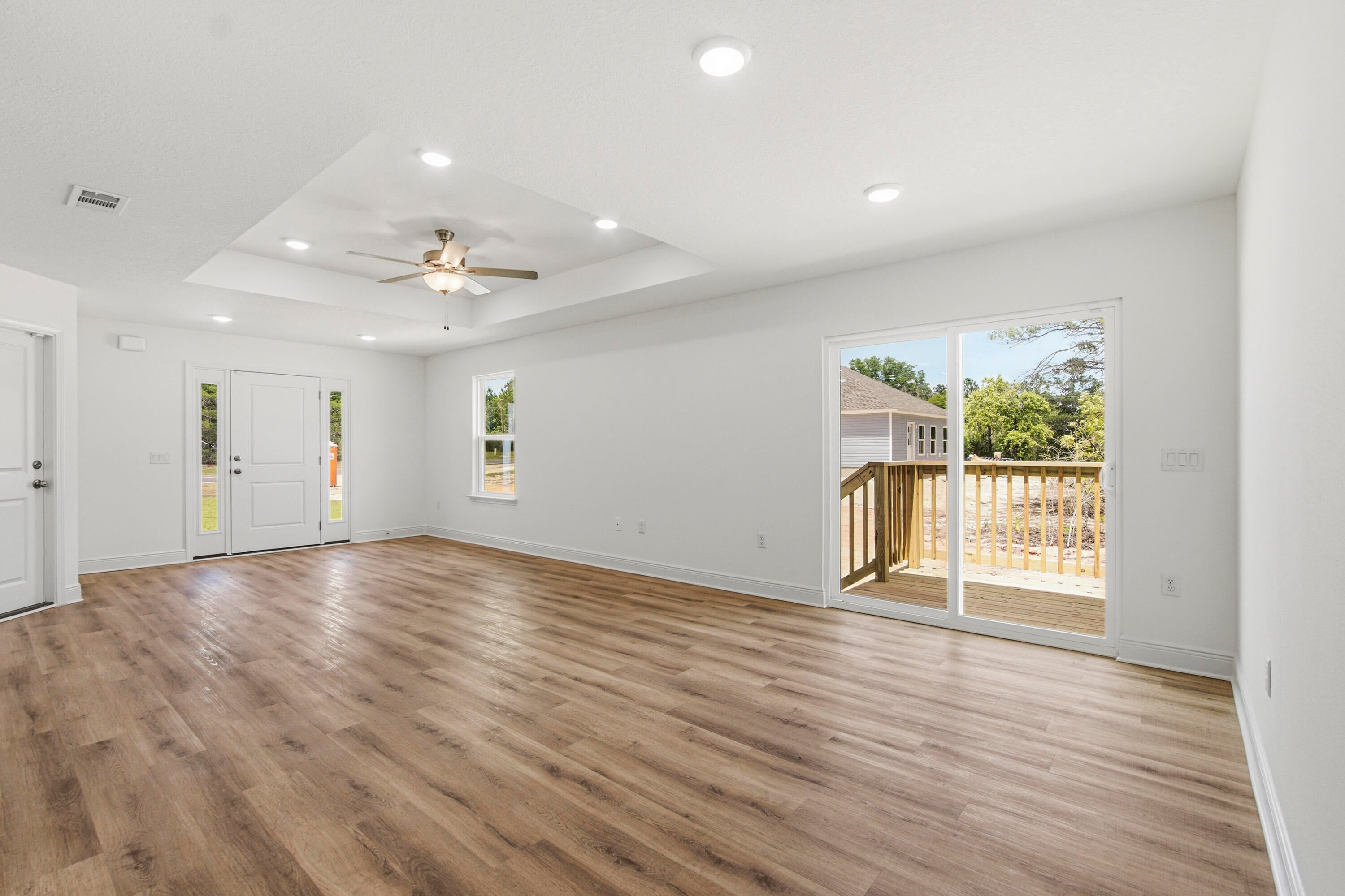COUNTRY CLUB MANOR EAST - Residential