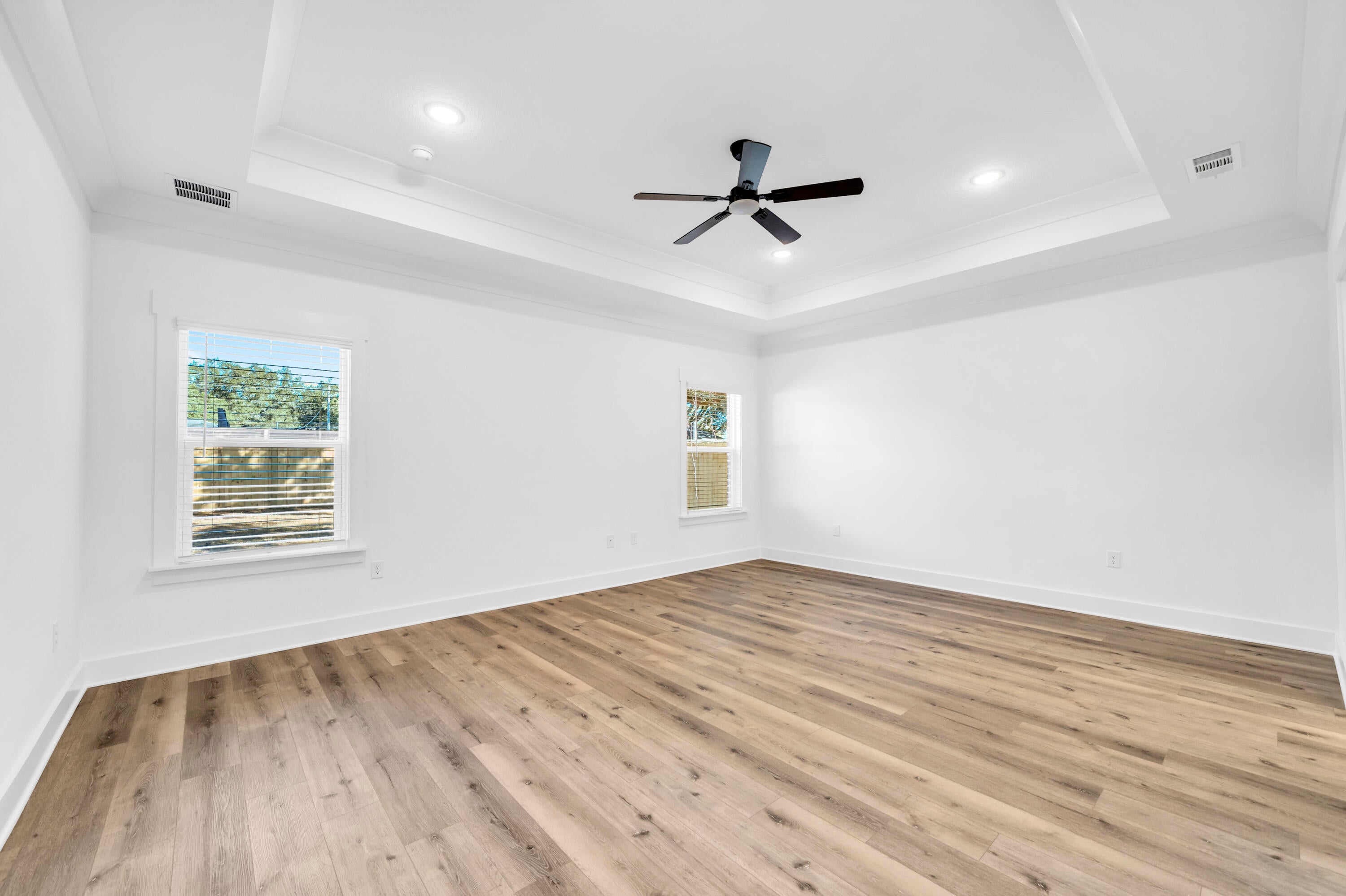 RE S/D RACE TRACK RD S/S LOT 14 BLK E - Residential