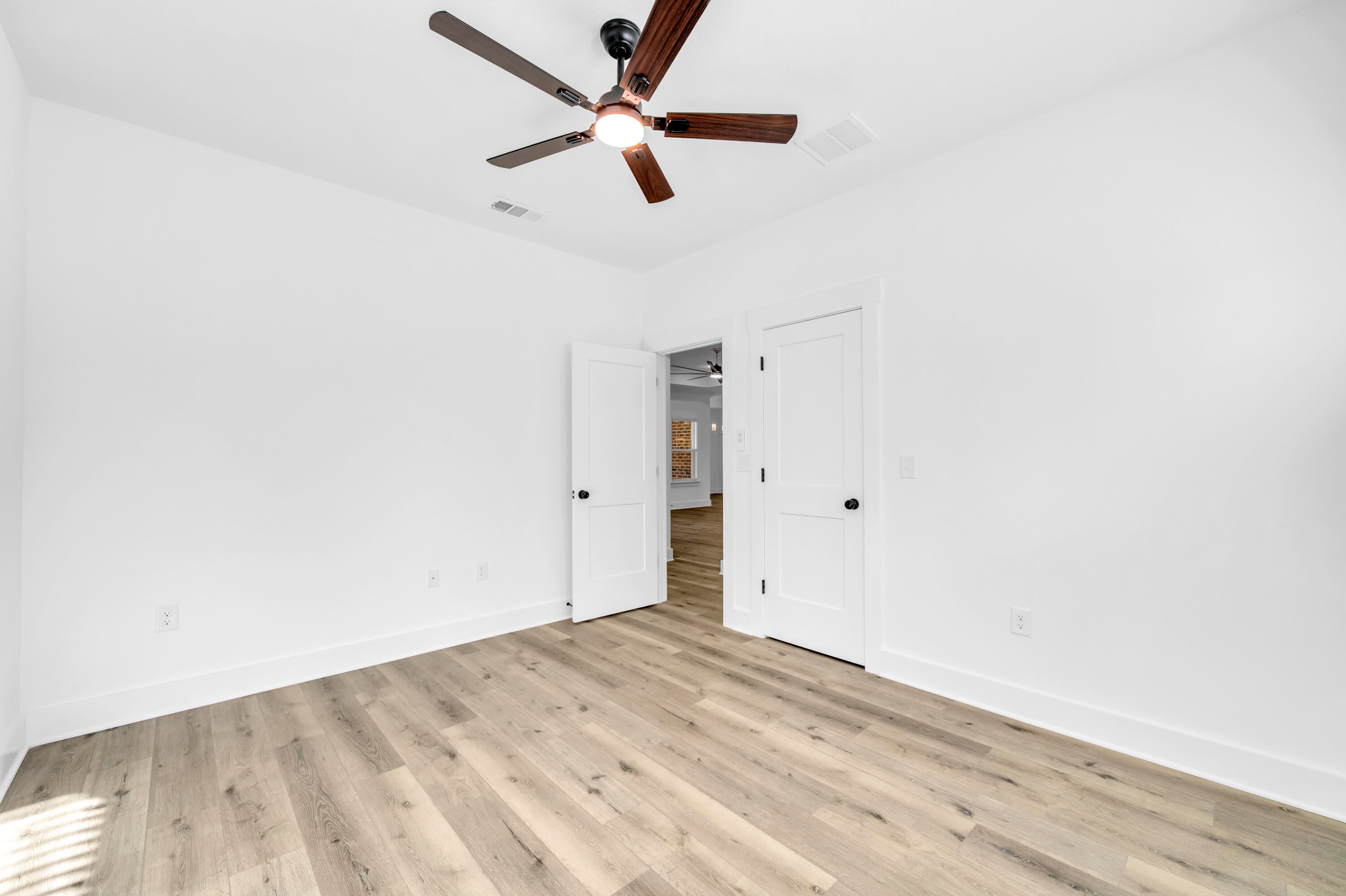 RE S/D RACE TRACK RD S/S LOT 14 BLK E - Residential