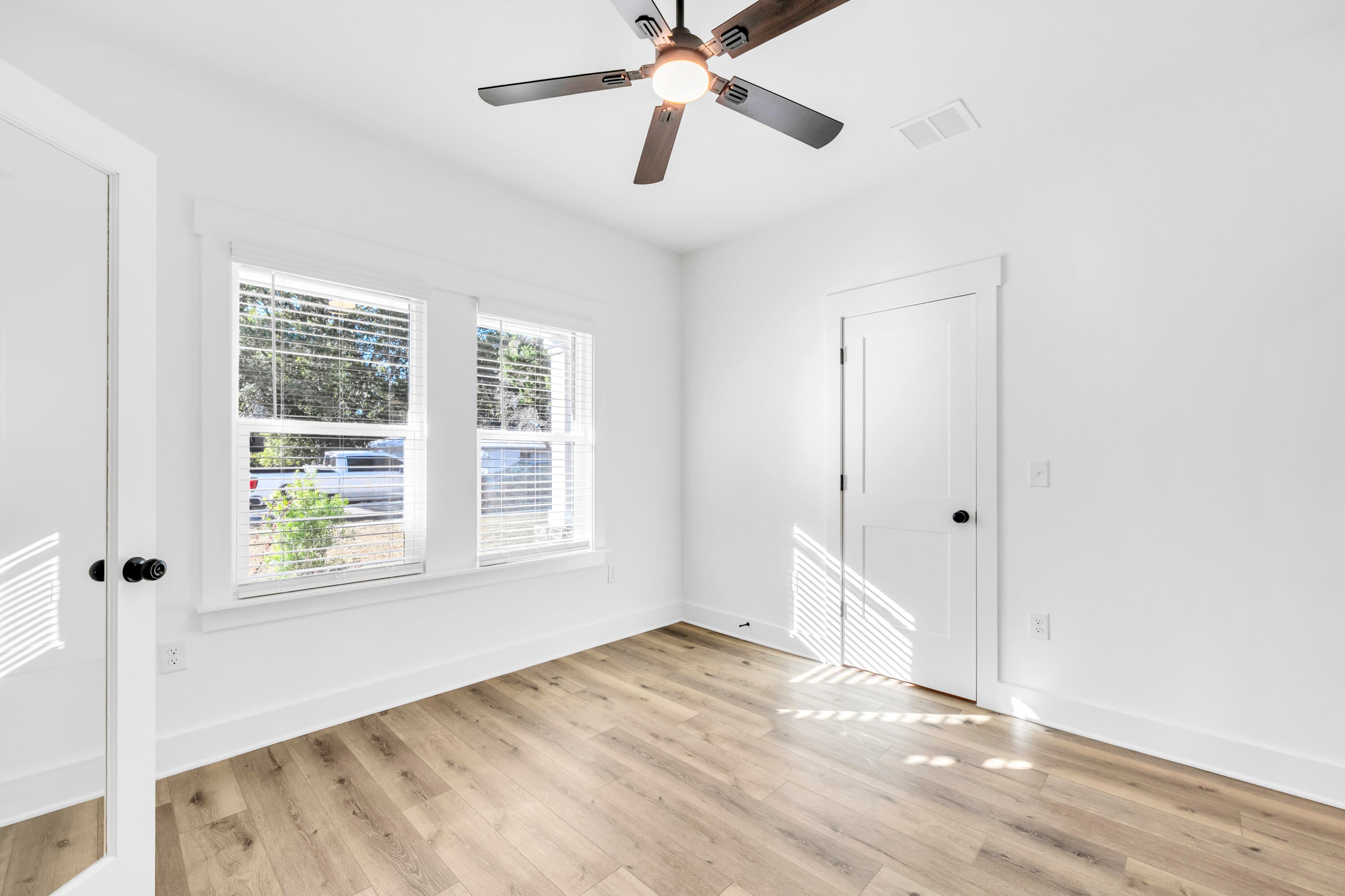RE S/D RACE TRACK RD S/S LOT 14 BLK E - Residential
