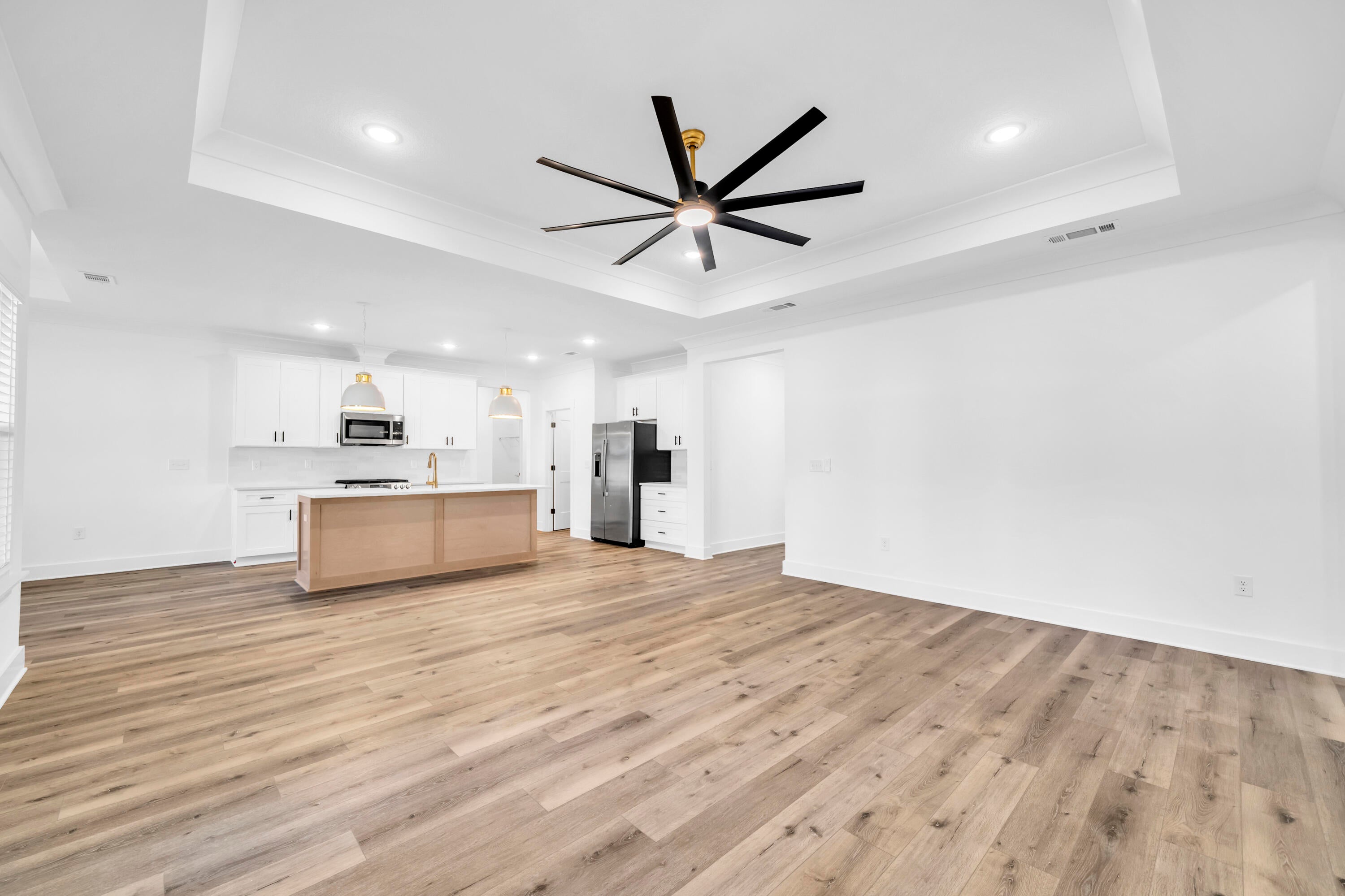 RE S/D RACE TRACK RD S/S LOT 14 BLK E - Residential