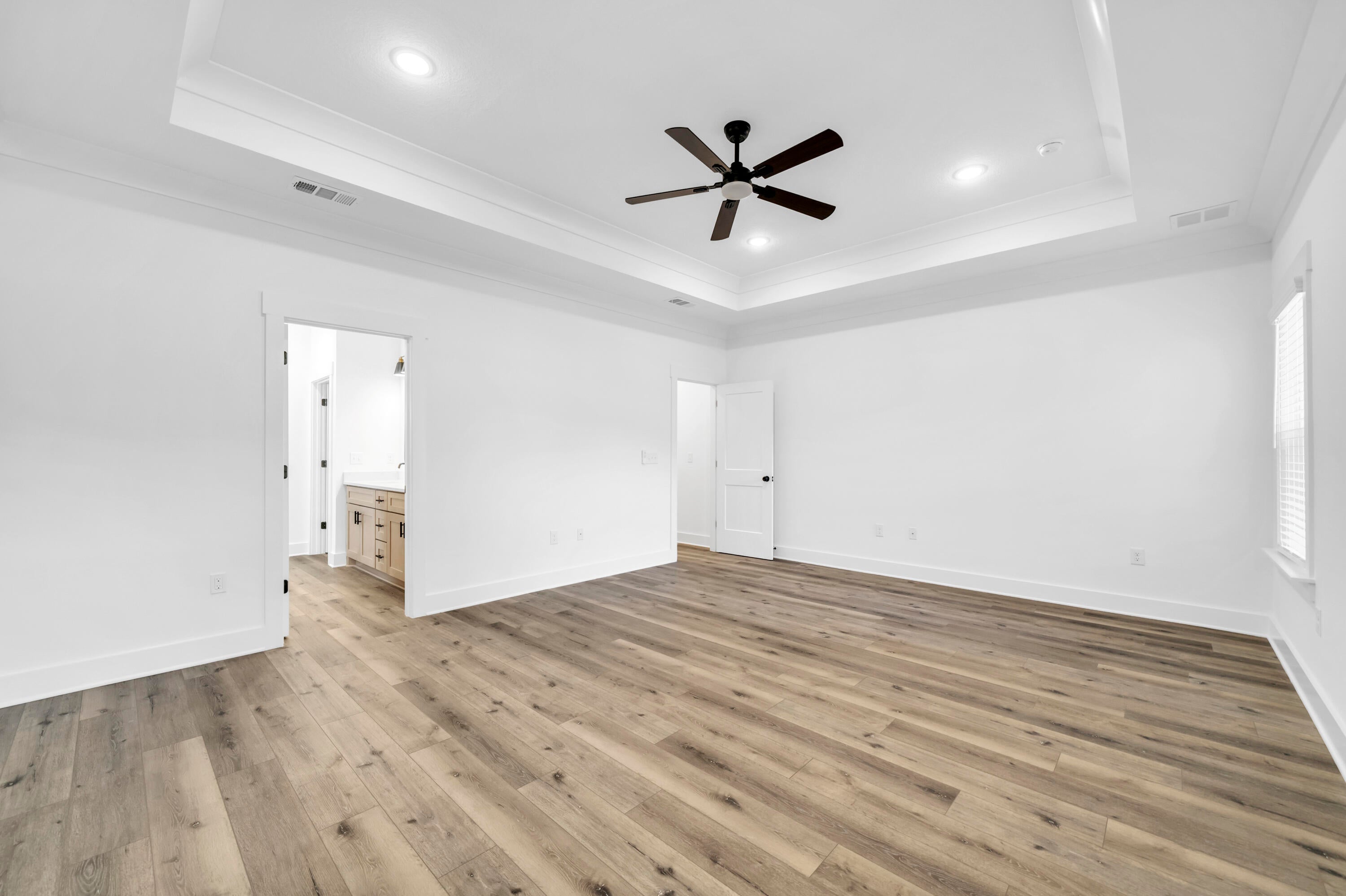RE S/D RACE TRACK RD S/S LOT 14 BLK E - Residential