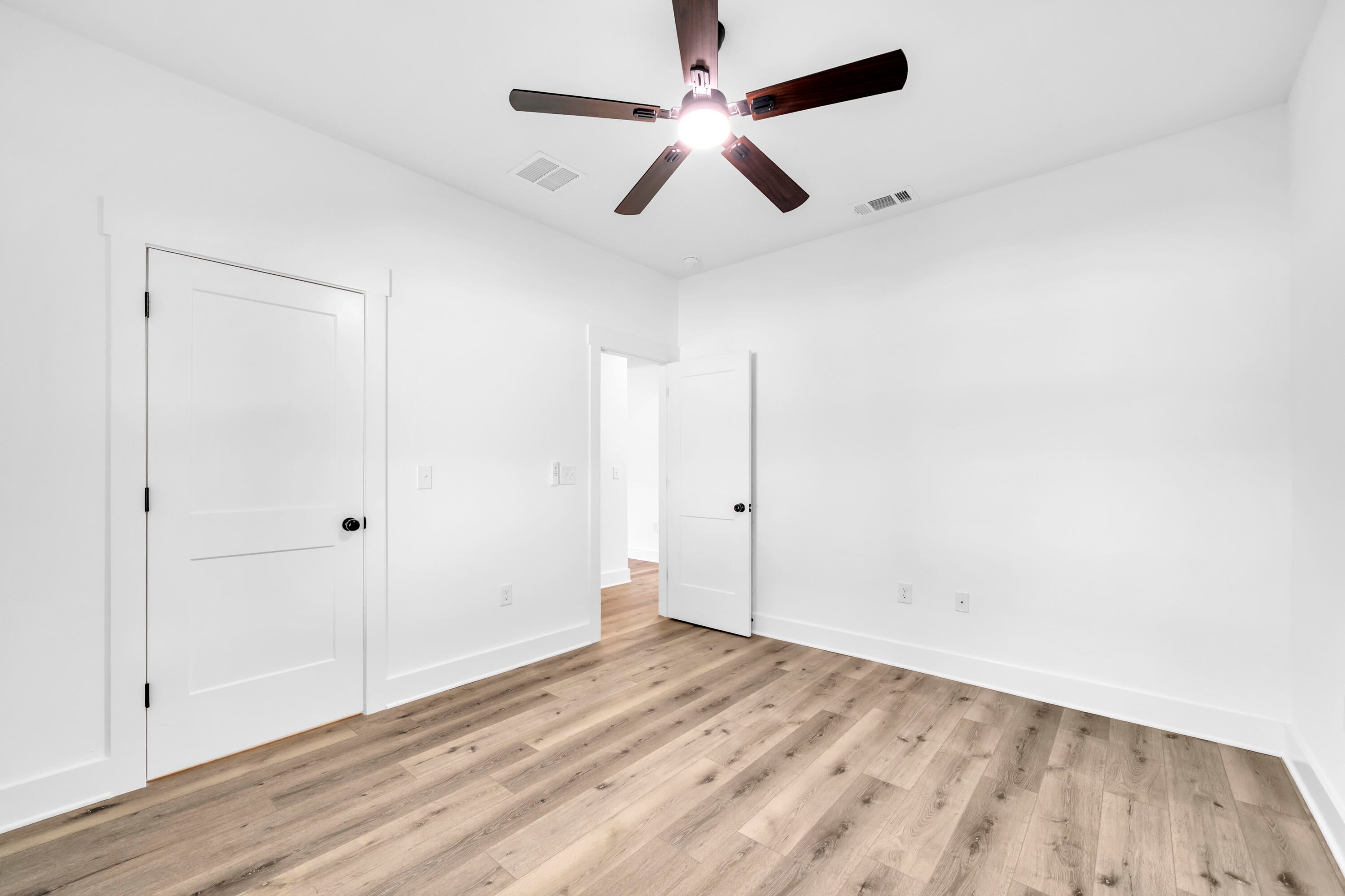 RE S/D RACE TRACK RD S/S LOT 14 BLK E - Residential