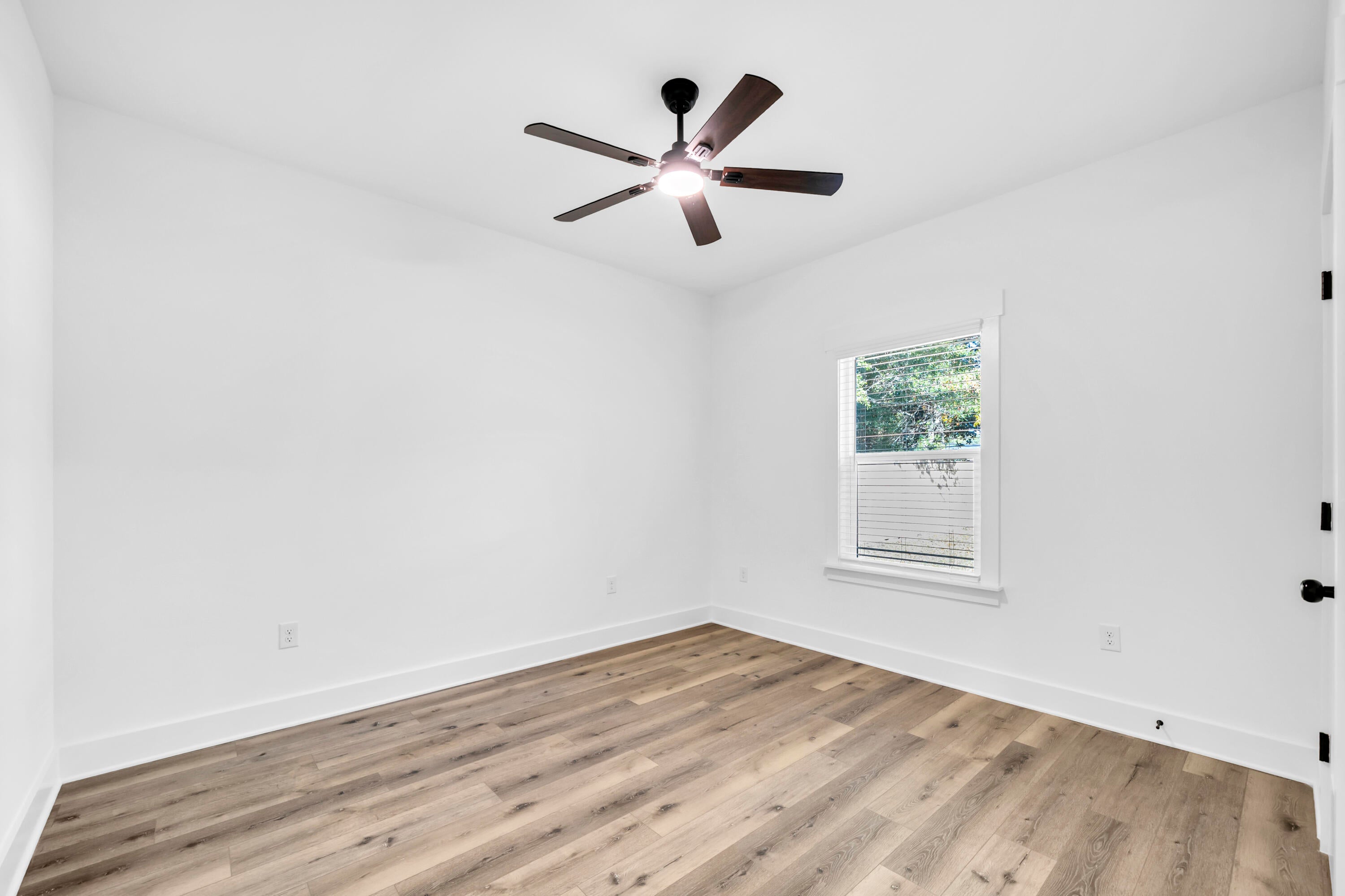 RE S/D RACE TRACK RD S/S LOT 14 BLK E - Residential