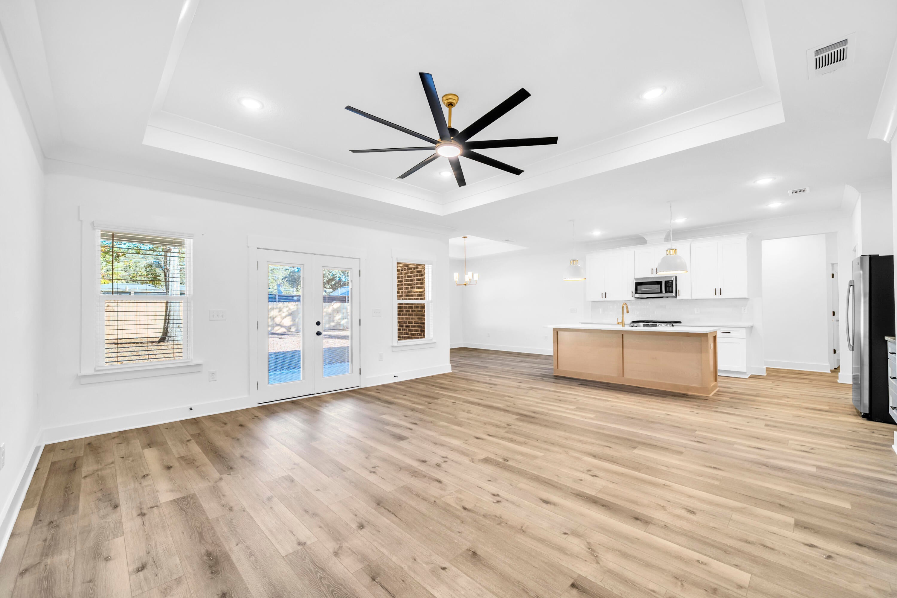 RE S/D RACE TRACK RD S/S LOT 14 BLK E - Residential