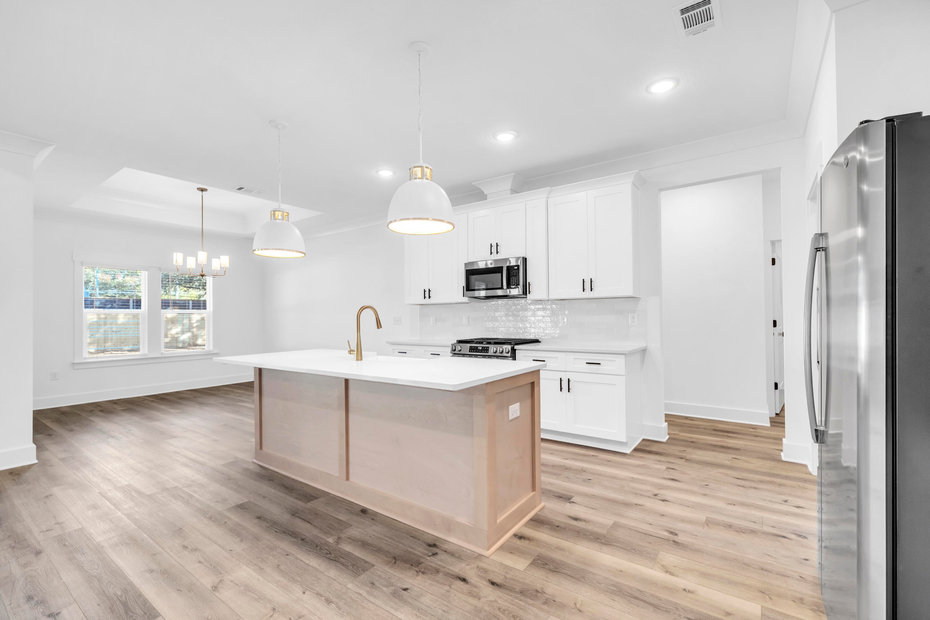 RE S/D RACE TRACK RD S/S LOT 14 BLK E - Residential