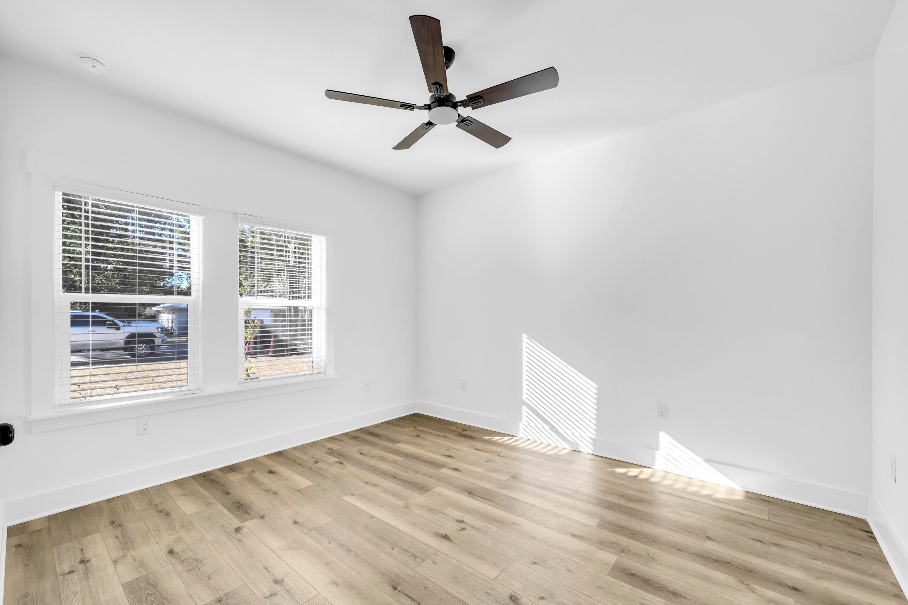 RE S/D RACE TRACK RD S/S LOT 14 BLK E - Residential
