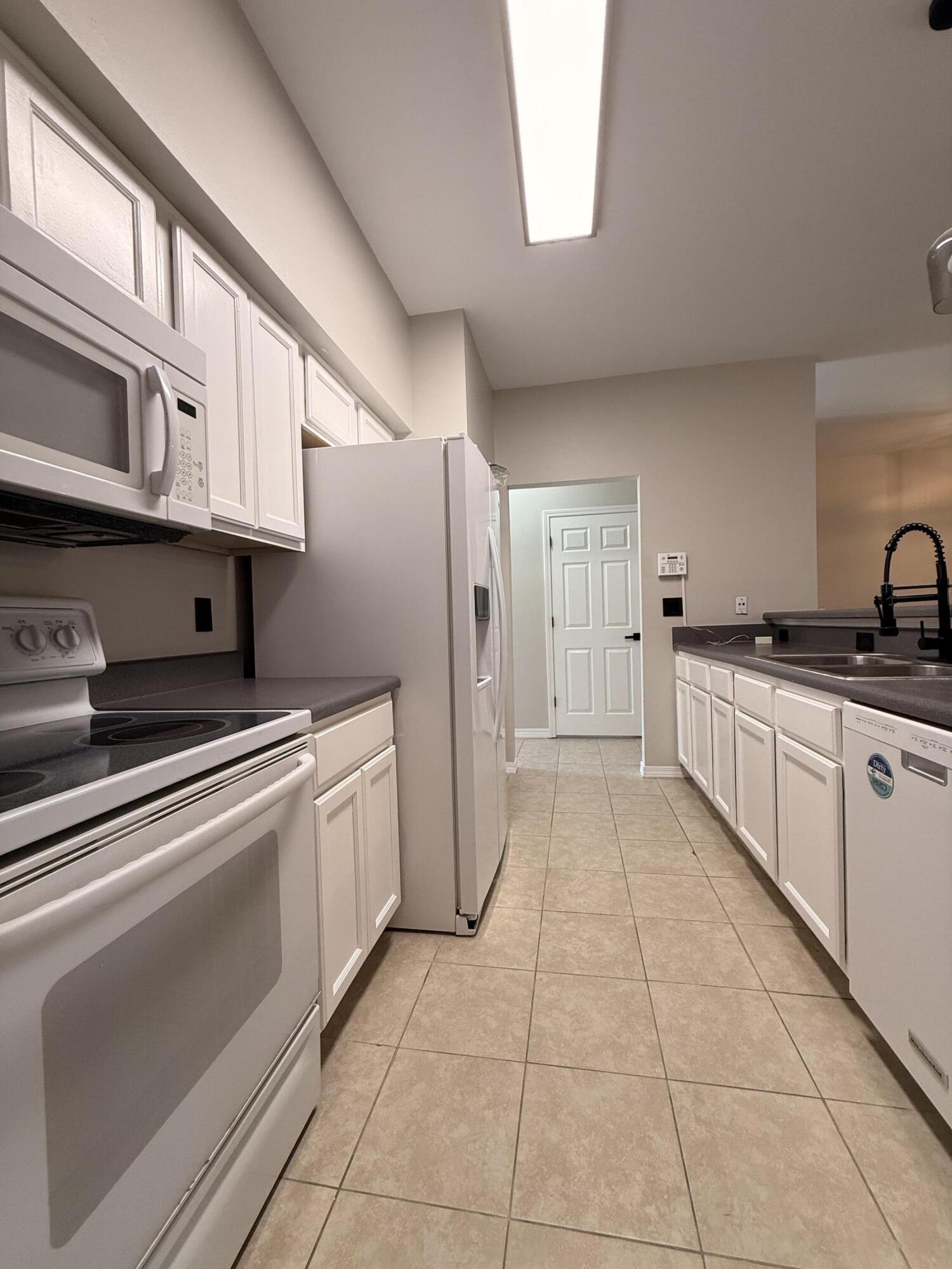 SANTA ROSA OAKS CONDOMINIUM - Residential Lease