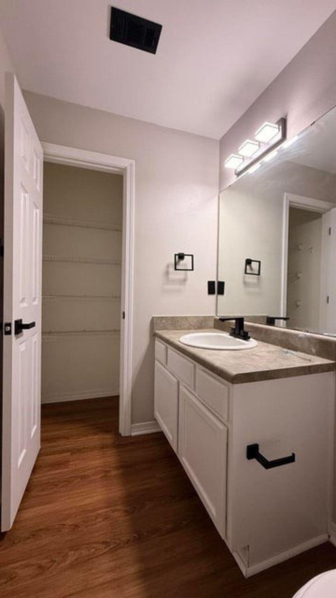 SANTA ROSA OAKS CONDOMINIUM - Residential Lease