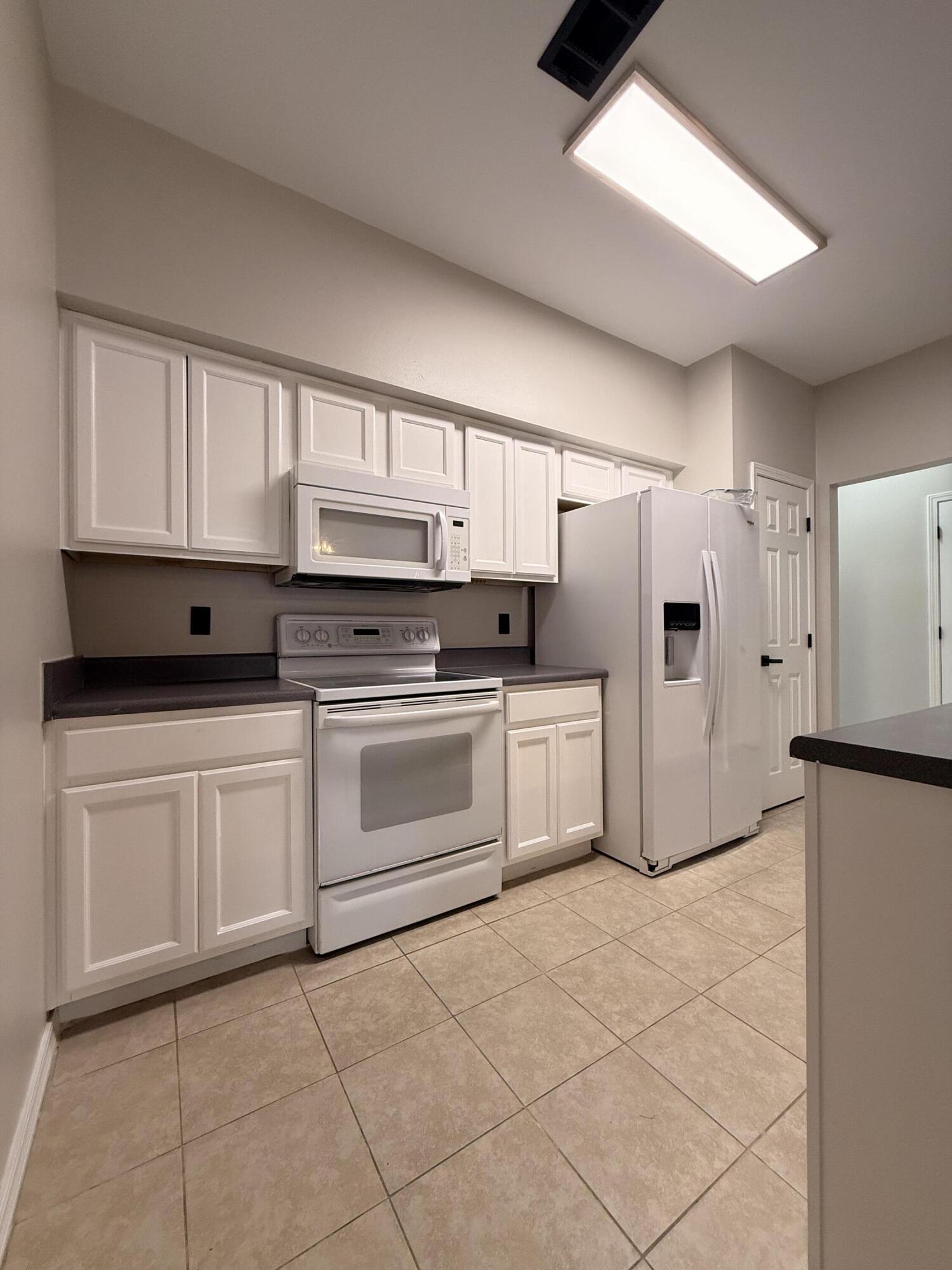 SANTA ROSA OAKS CONDOMINIUM - Residential Lease