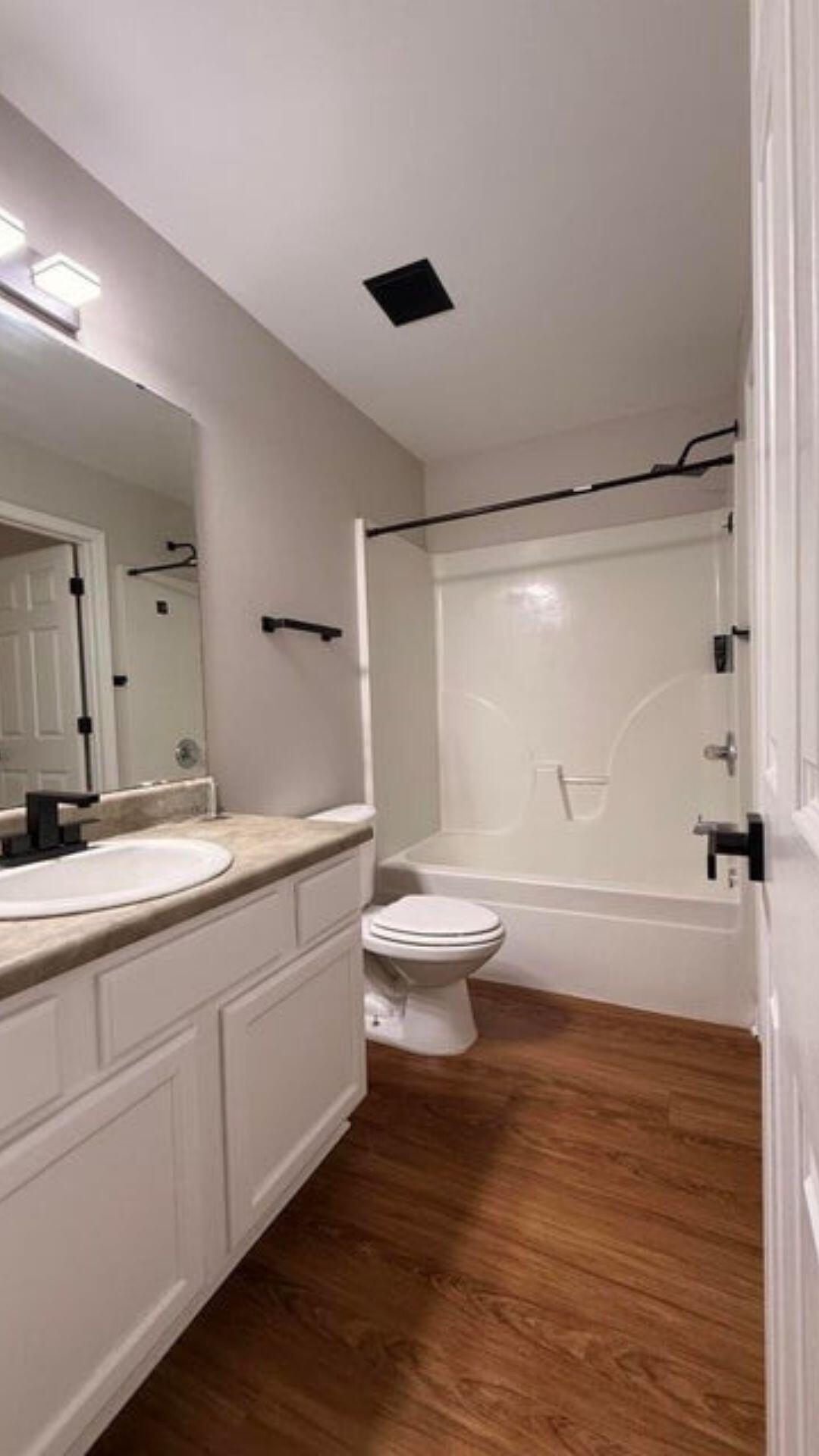SANTA ROSA OAKS CONDOMINIUM - Residential Lease