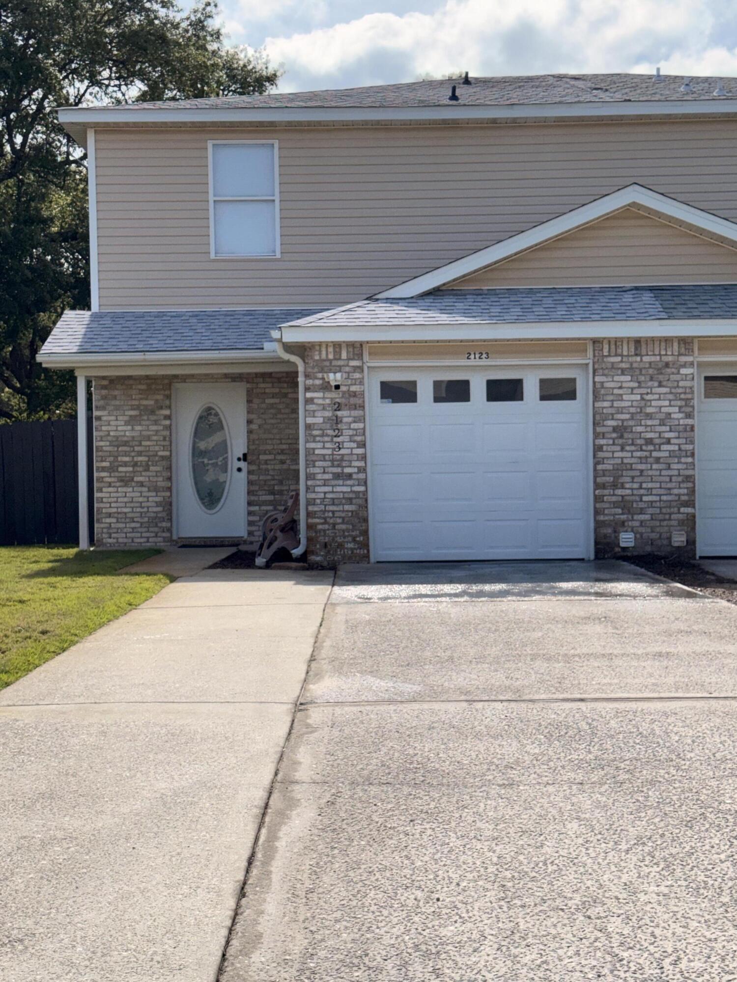 SANTA ROSA OAKS CONDOMINIUM - Residential Lease