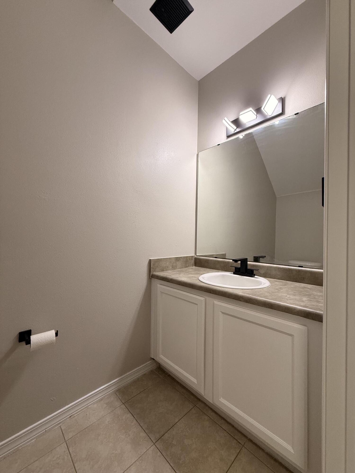SANTA ROSA OAKS CONDOMINIUM - Residential Lease