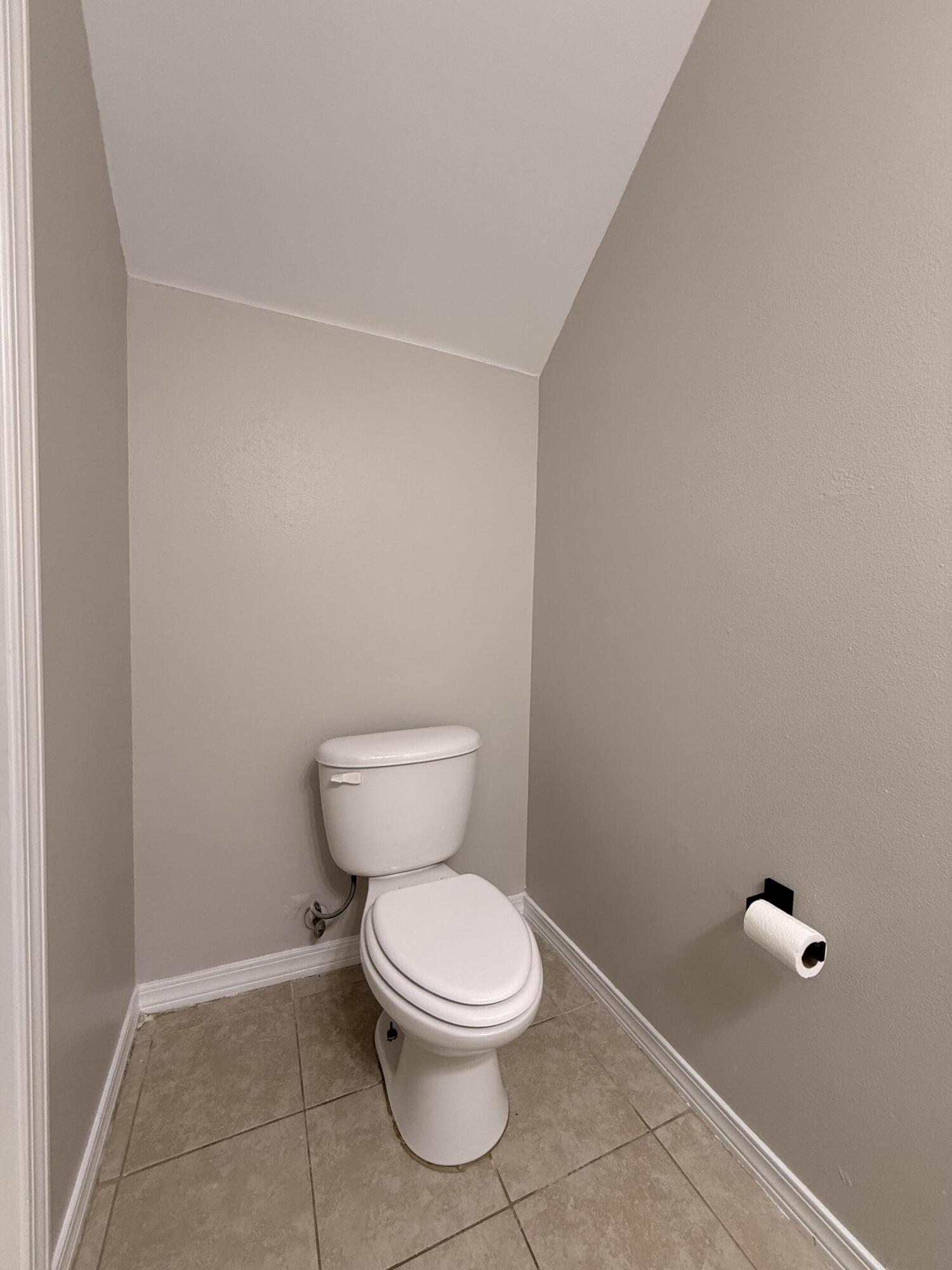 SANTA ROSA OAKS CONDOMINIUM - Residential Lease