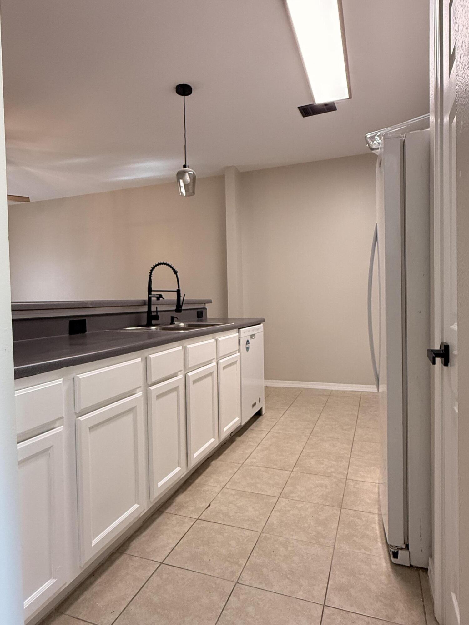 SANTA ROSA OAKS CONDOMINIUM - Residential Lease